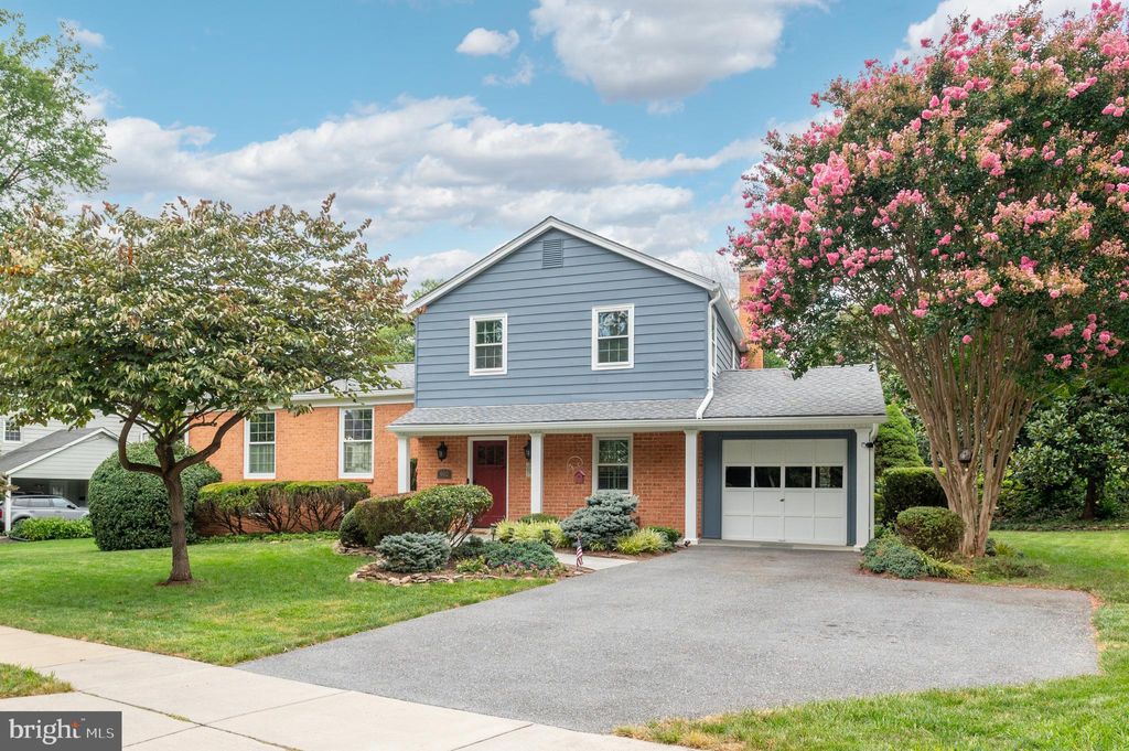 Photo of 602 Smallwood Road, ROCKVILLE, MD 20850 (MLS # MDMC2195358)