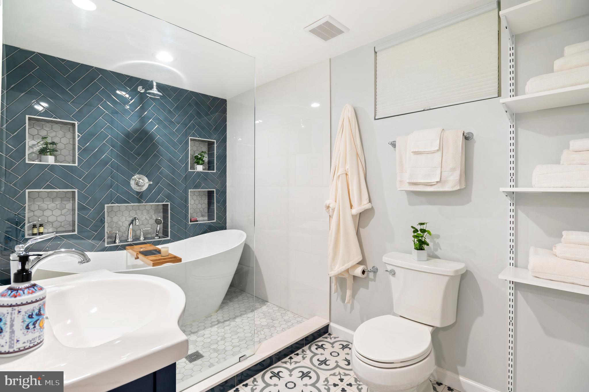 WOODLEY GARDENS - Residential