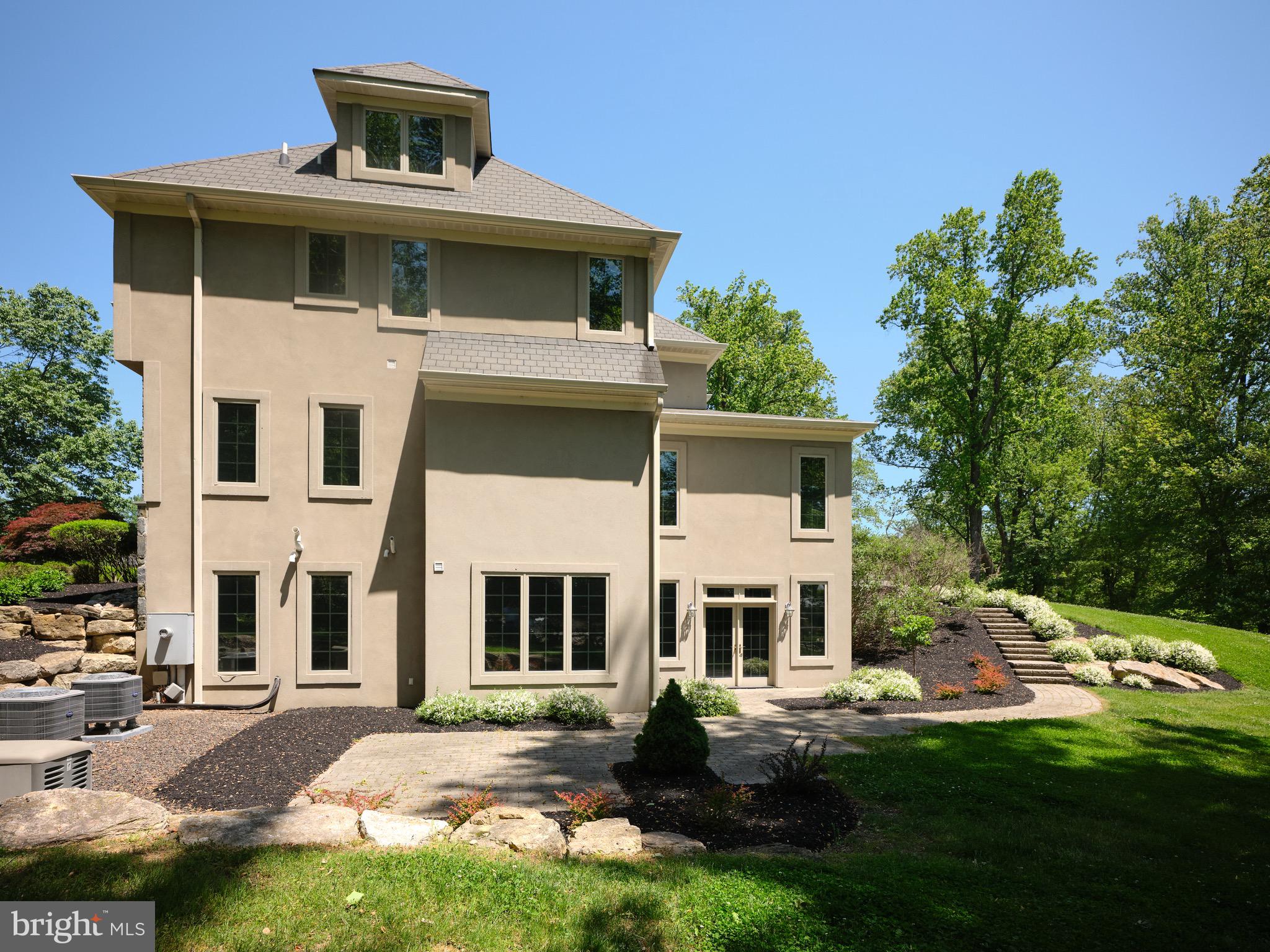HUNTINGDON VALLEY - Residential