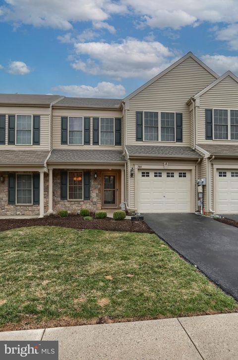 Townhouse For Sale - 708 Creekside Drive<br/> HUMMELSTOWN, PA 17036