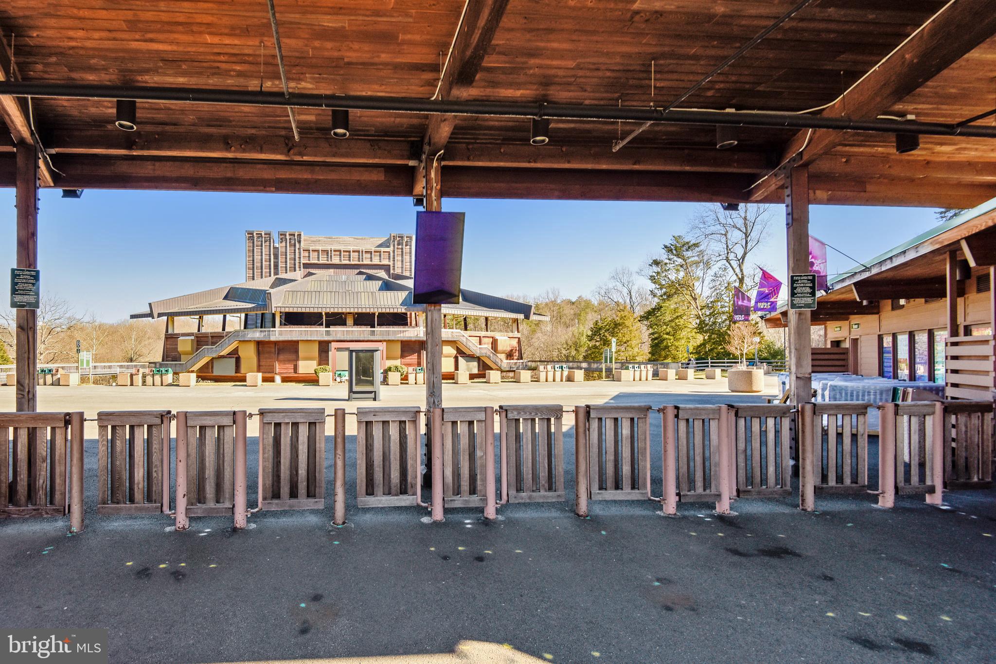 BLUFFS OF WOLF TRAP - Residential