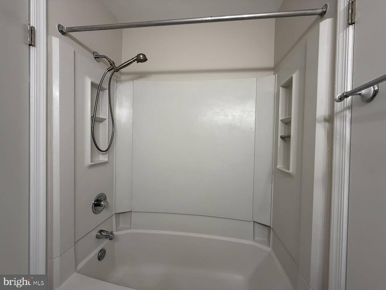 FLOWER HILL - Residential Lease