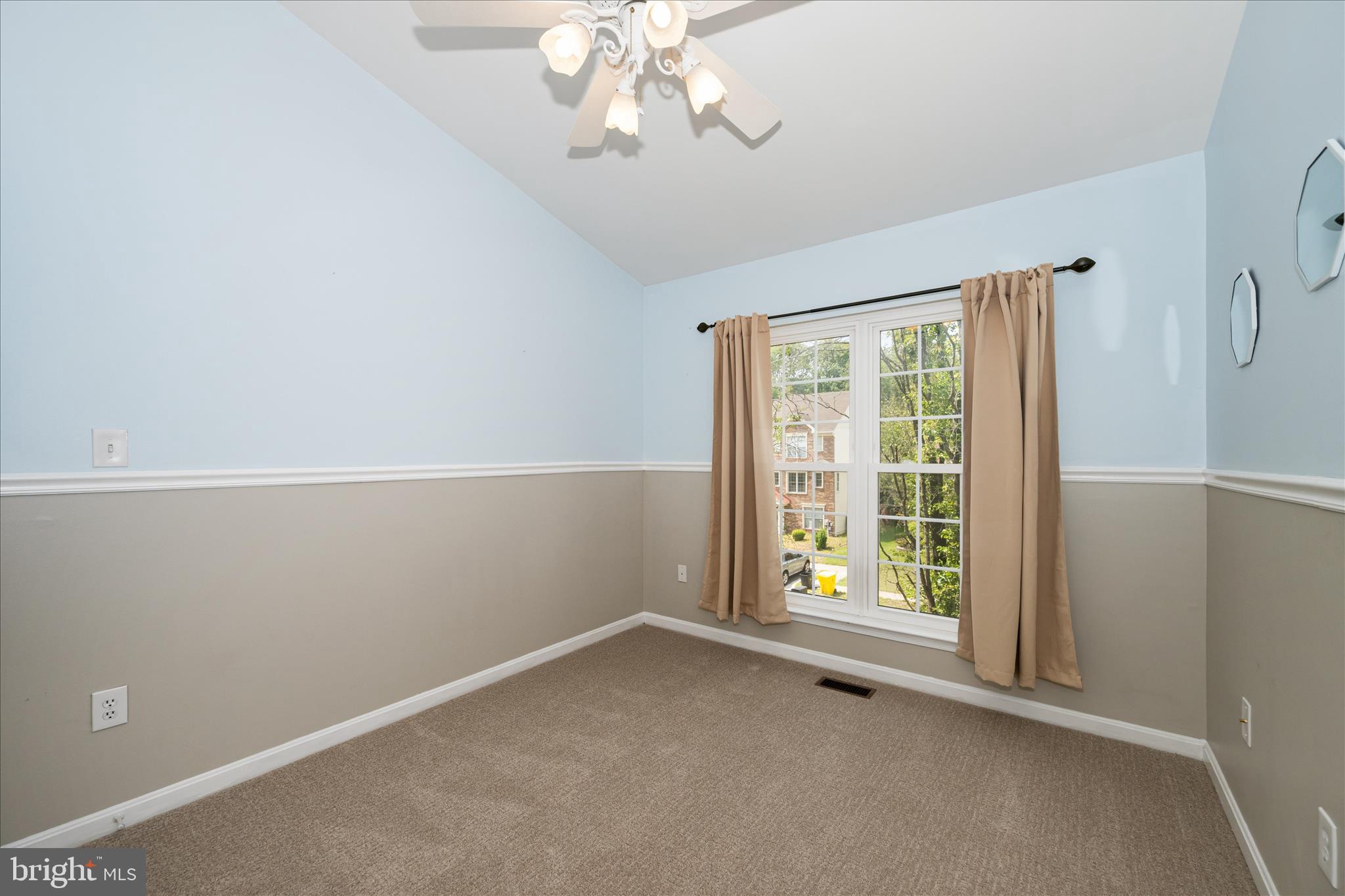 SEVEN OAKS - Residential