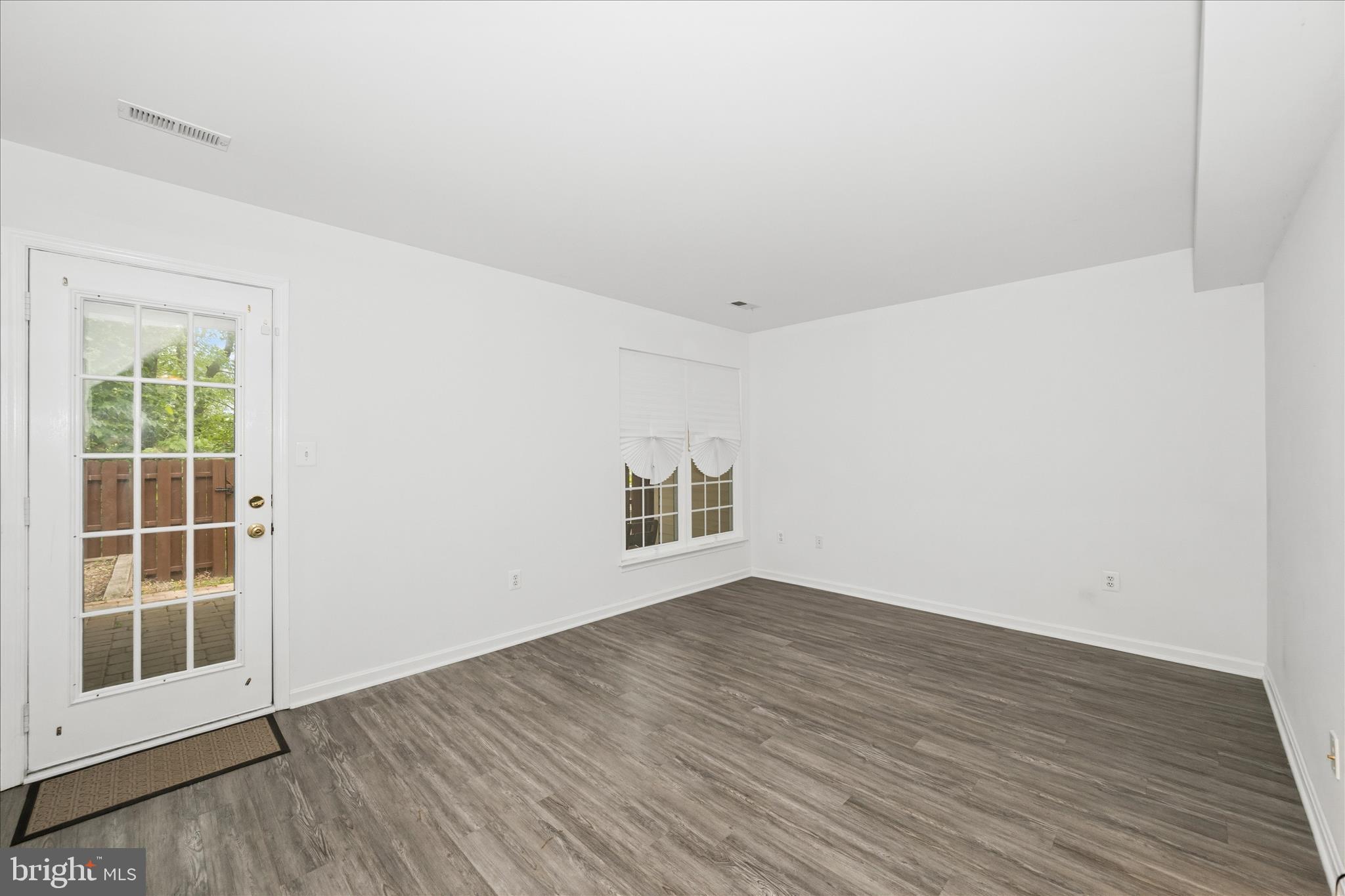 SEVEN OAKS - Residential