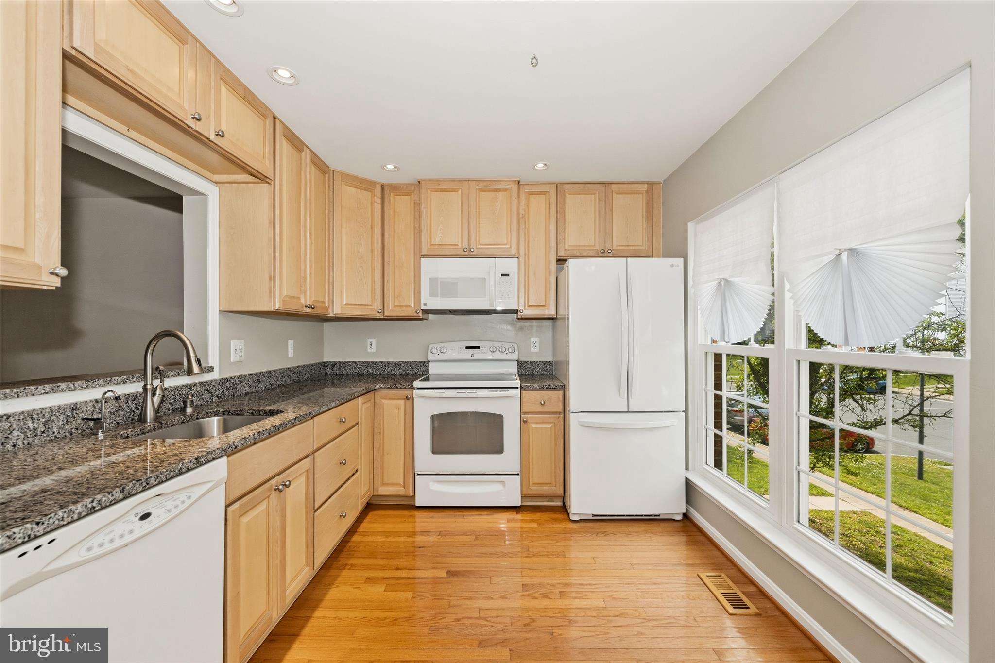 SEVEN OAKS - Residential