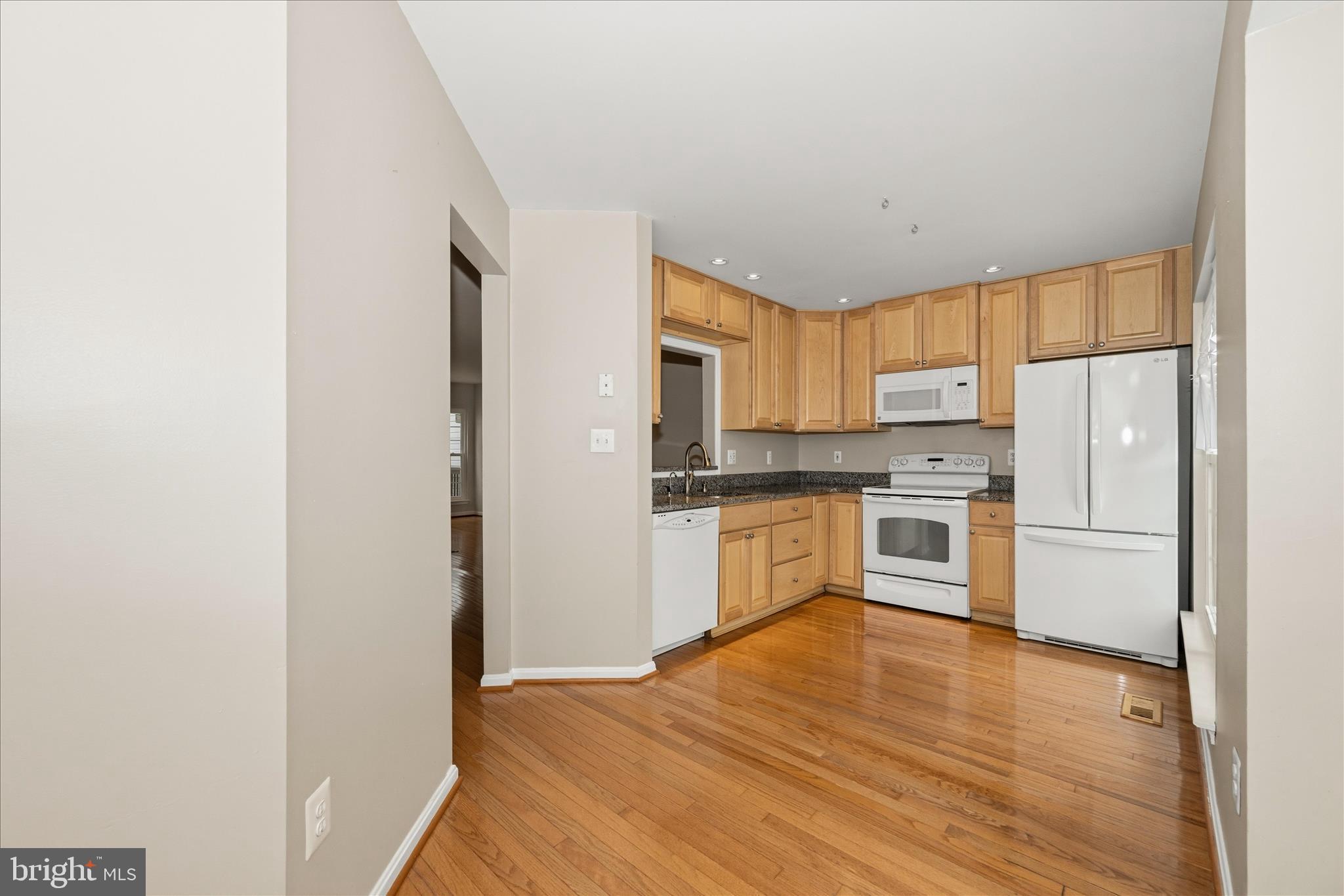 SEVEN OAKS - Residential