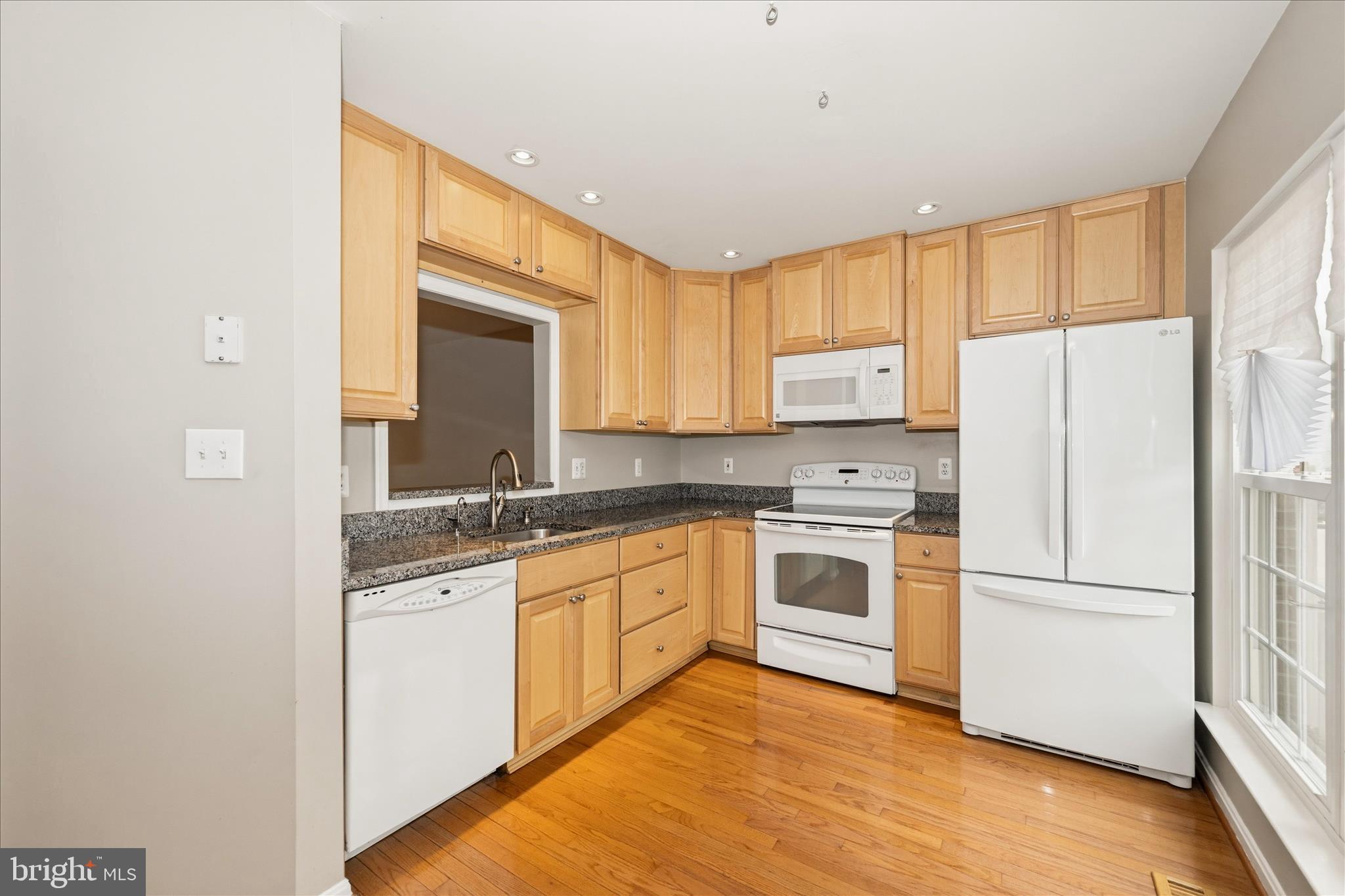 SEVEN OAKS - Residential