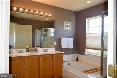 VILLAGE TOWNS - Residential Lease