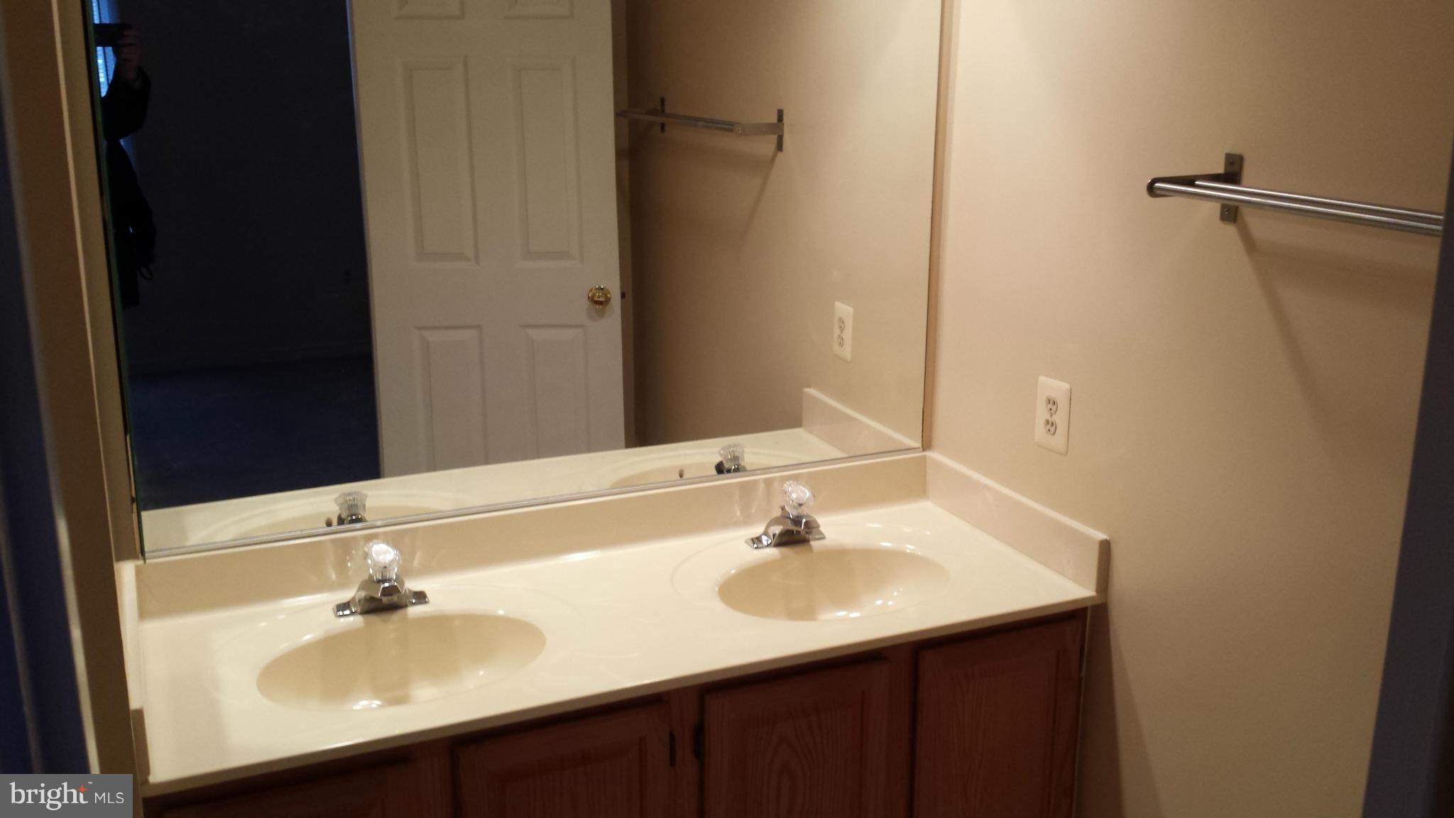 PARADISE - Residential Lease