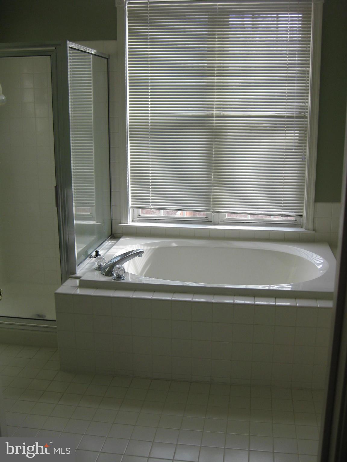 COUNTRY WALK - Residential Lease