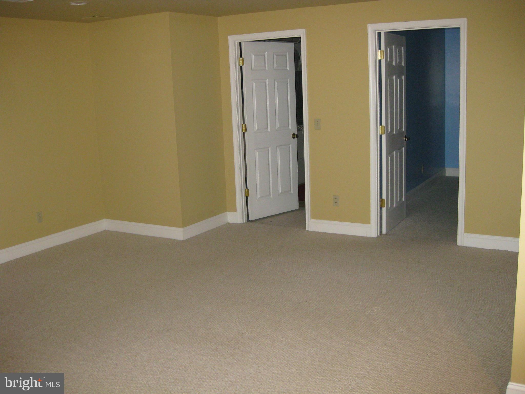 COUNTRY WALK - Residential Lease