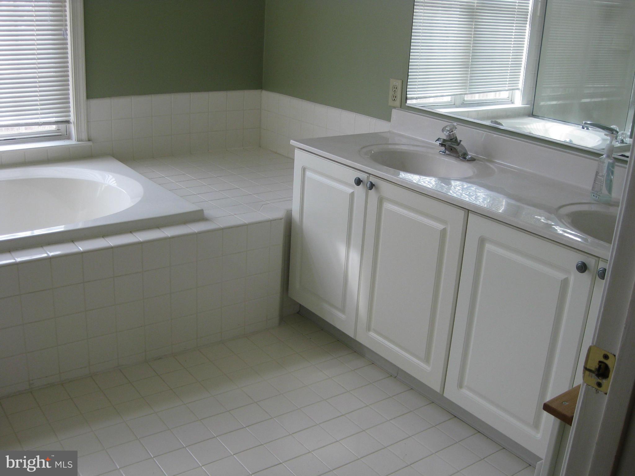 COUNTRY WALK - Residential Lease