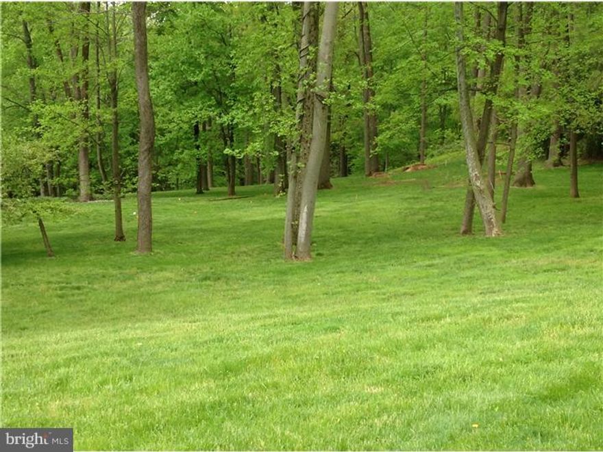 A perfect opportunity to build your dream house on this scenic spot with beautiful trees and mature landscaping.Additional lot available next door MLS #6216031 This beautiful property is just minutes to major routes and all the ammenities of Newtown Square and shopping. Picturesque and "nature filled" a wonderful spot to call home. Bring your builder or we can build for you. Plot plans and site plans available.