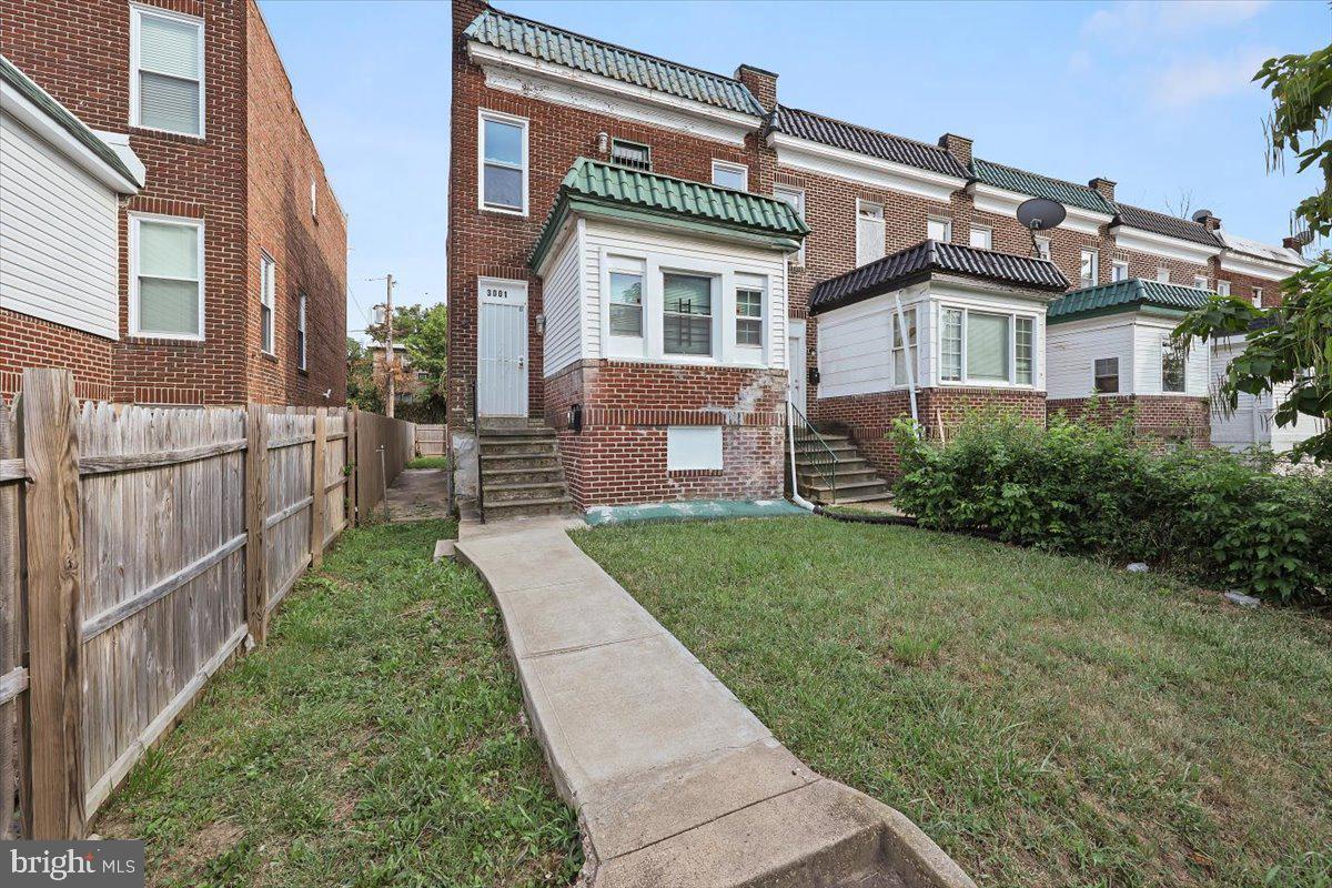 Welcome to this charming 3-bedroom apartment in the heart of Baltimore! This beautifully maintained apartment boasts a spacious open floor plan, perfect for modern living and entertaining. The bright and airy living room features large windows that fill the space with natural light, and the updated kitchen comes equipped with stainless steel appliances and ample cabinet space. Each of the three generously sized bedrooms offers plenty of comfort. The apartment also includes a cozy backyard, ideal for outdoor gatherings or relaxation. Located in a friendly neighborhood with convenient access to shopping, dining, and public transportation, this apartment is perfect for families or anyone looking to enjoy all Baltimore offers. Don't miss out on this fantastic opportunity! Call Showing Contact/Property Manager Danielle Lowe-Better to schedule a showing.
*Please note that this is an apartment NOT a full townhouse