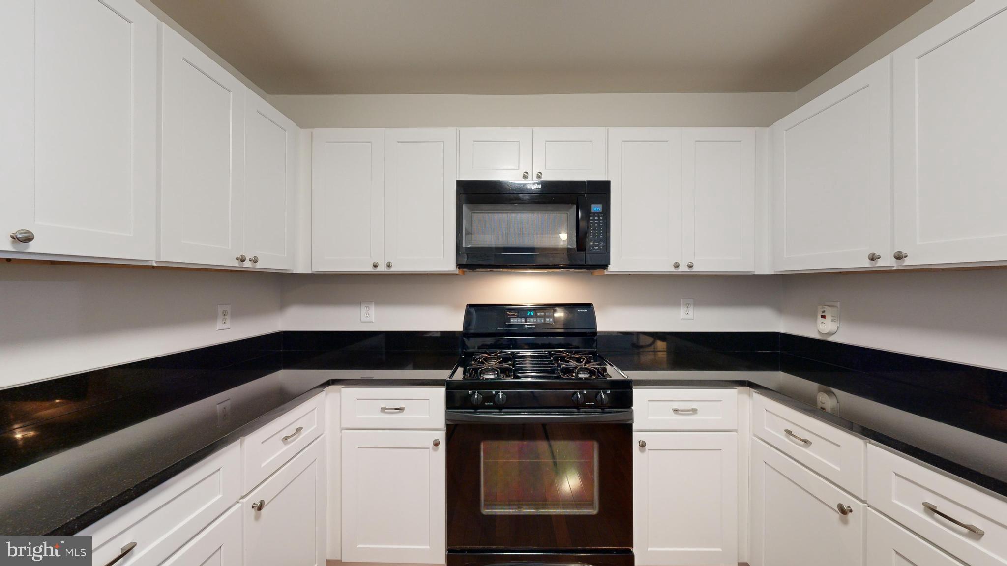 LAKESHORE CONDO - Residential