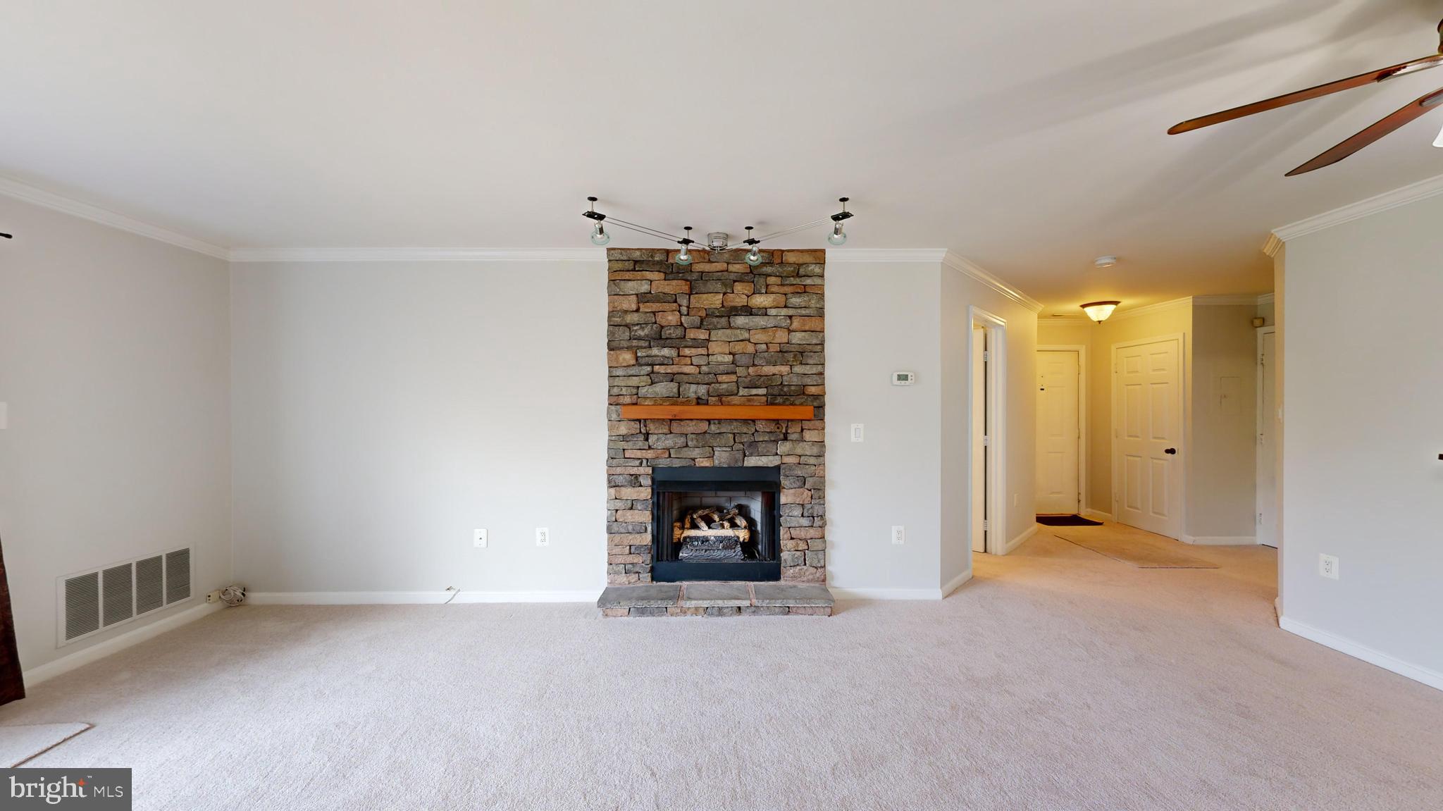 LAKESHORE CONDO - Residential