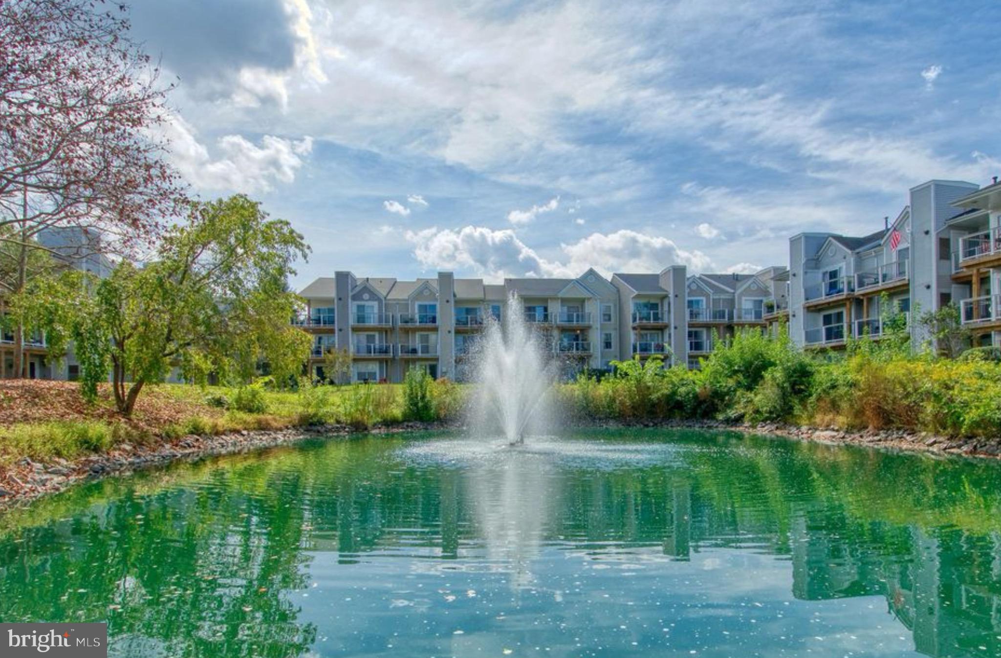 LAKESHORE CONDO - Residential