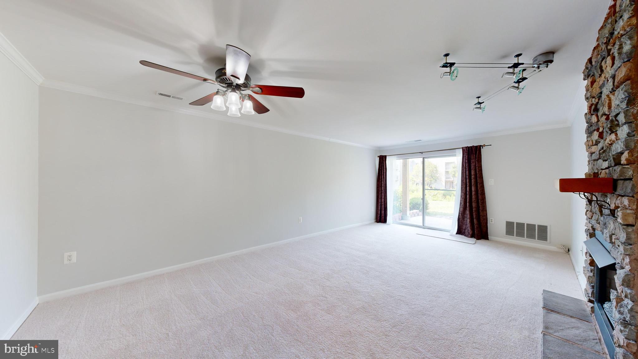 LAKESHORE CONDO - Residential