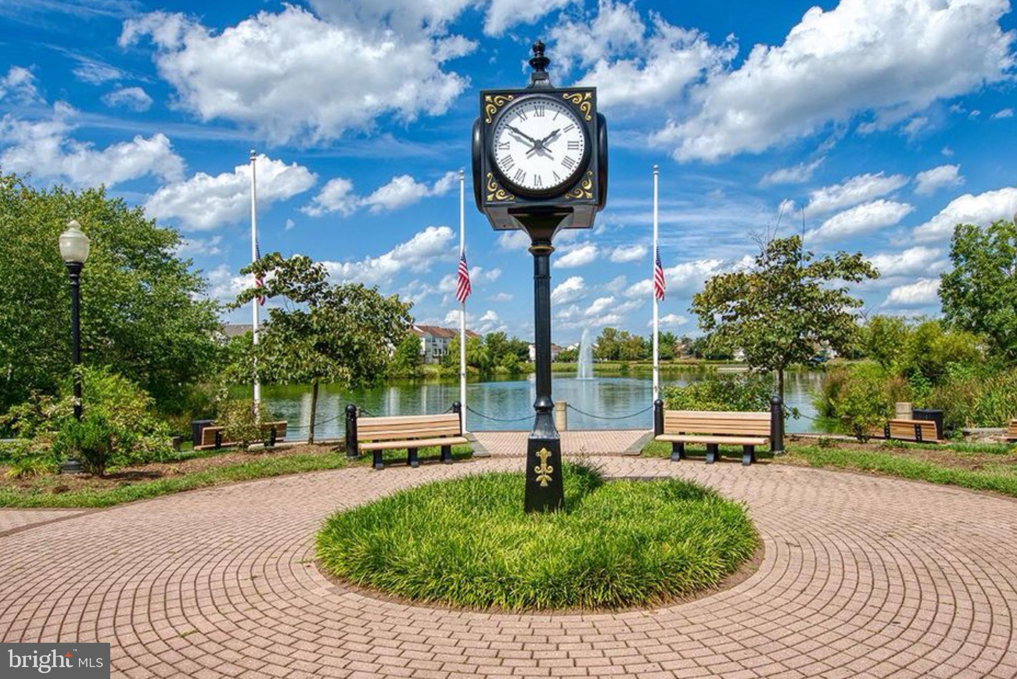 LAKESHORE CONDO - Residential