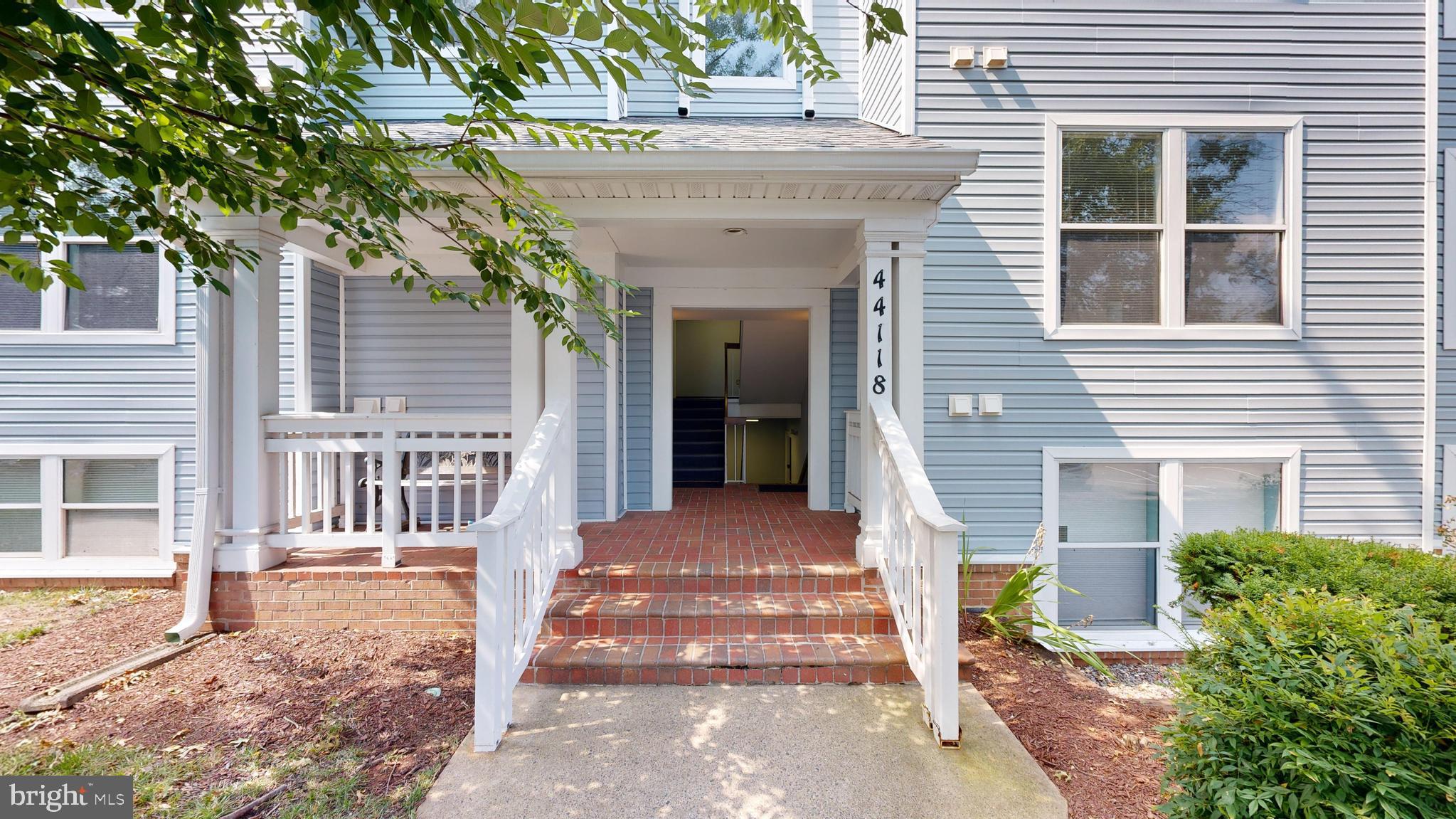 LAKESHORE CONDO - Residential