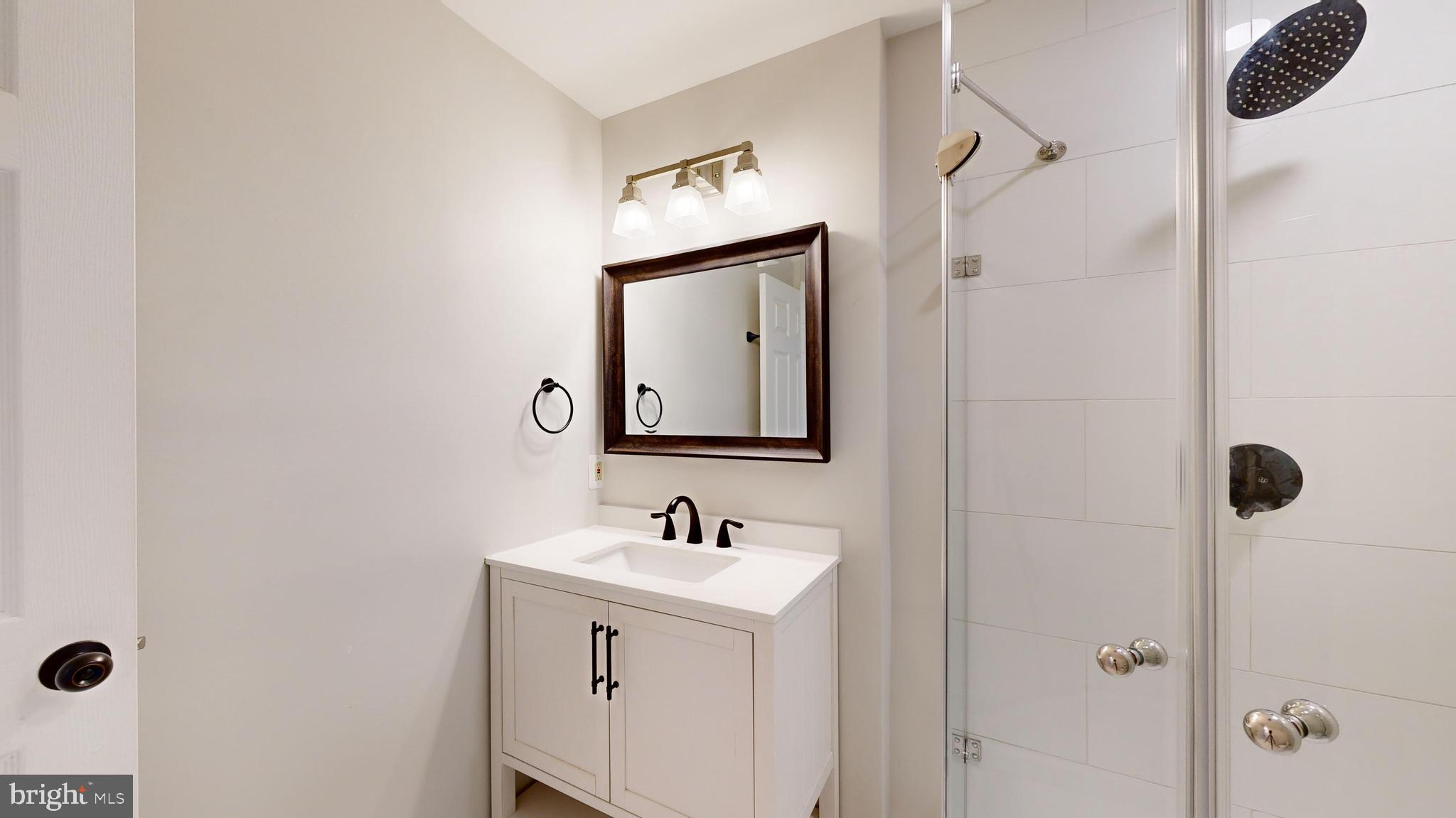 LAKESHORE CONDO - Residential