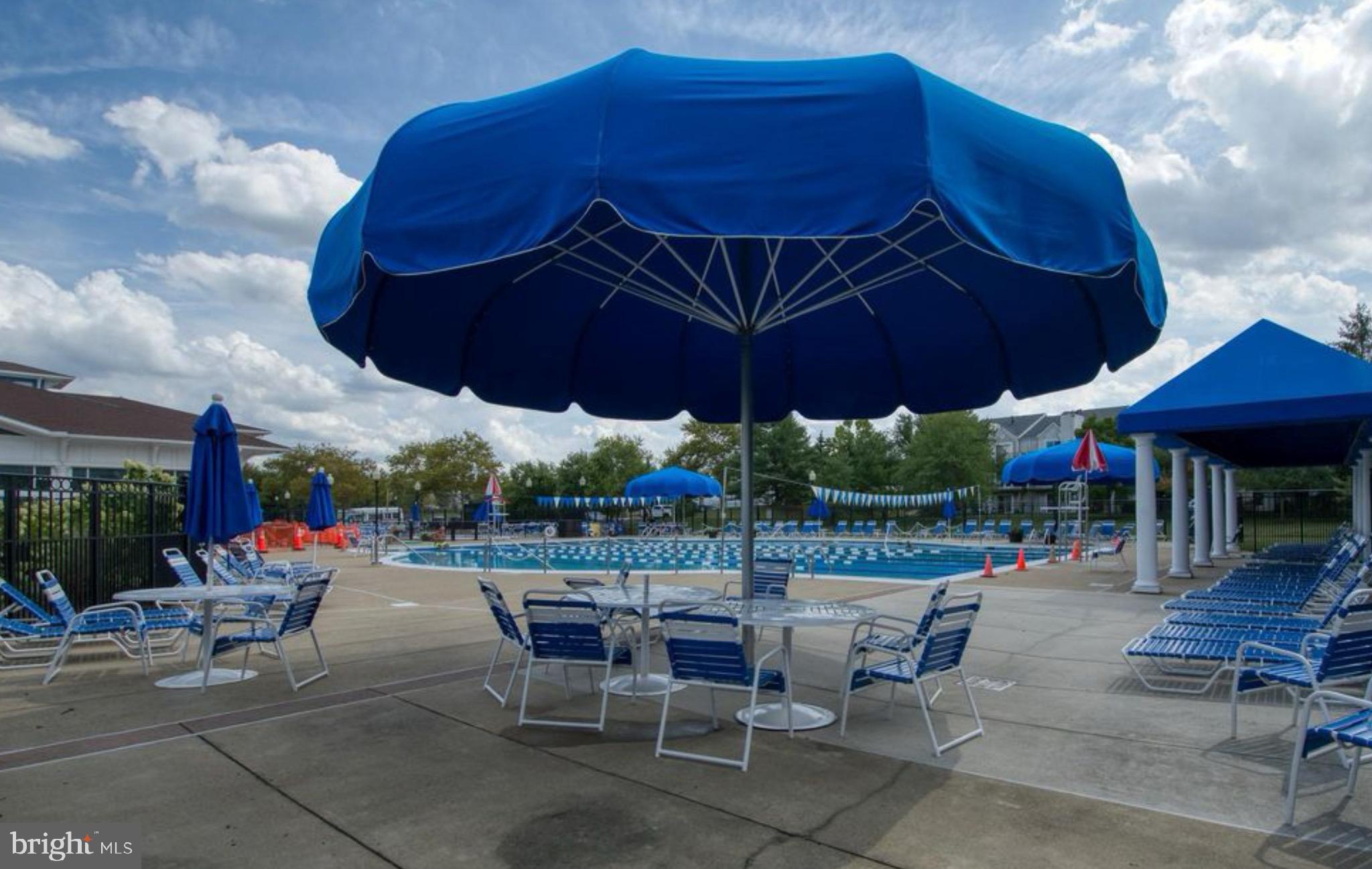 LAKESHORE CONDO - Residential