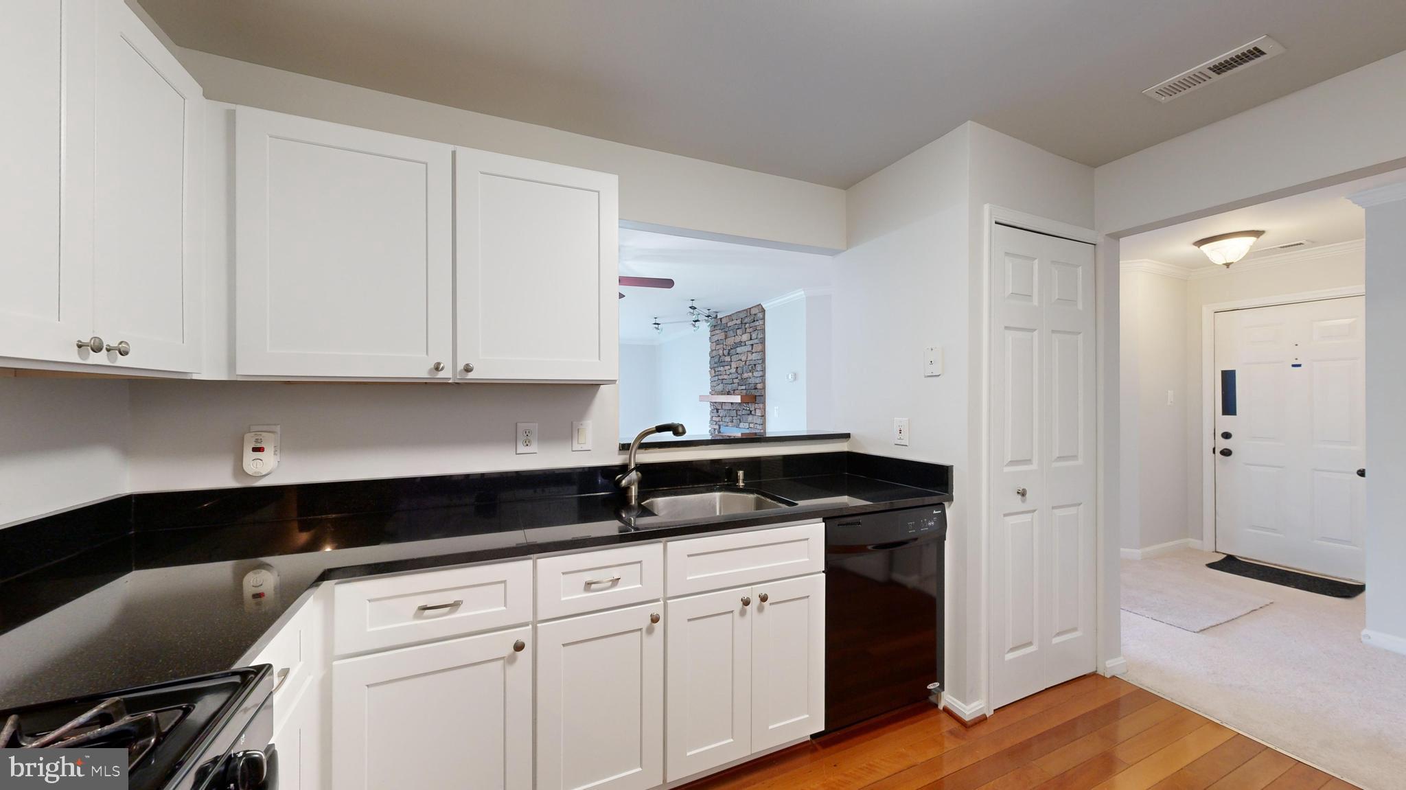 LAKESHORE CONDO - Residential