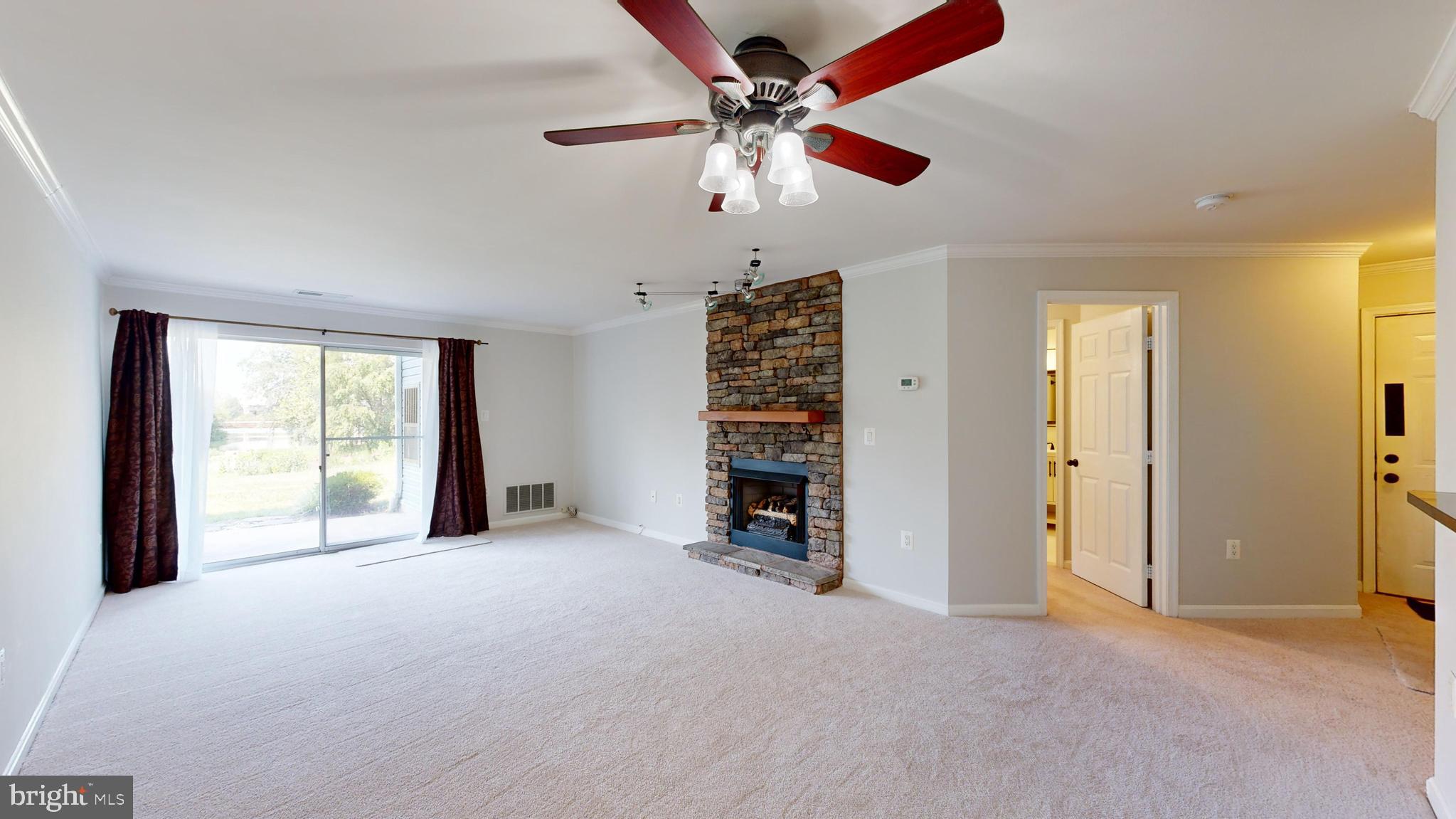 LAKESHORE CONDO - Residential