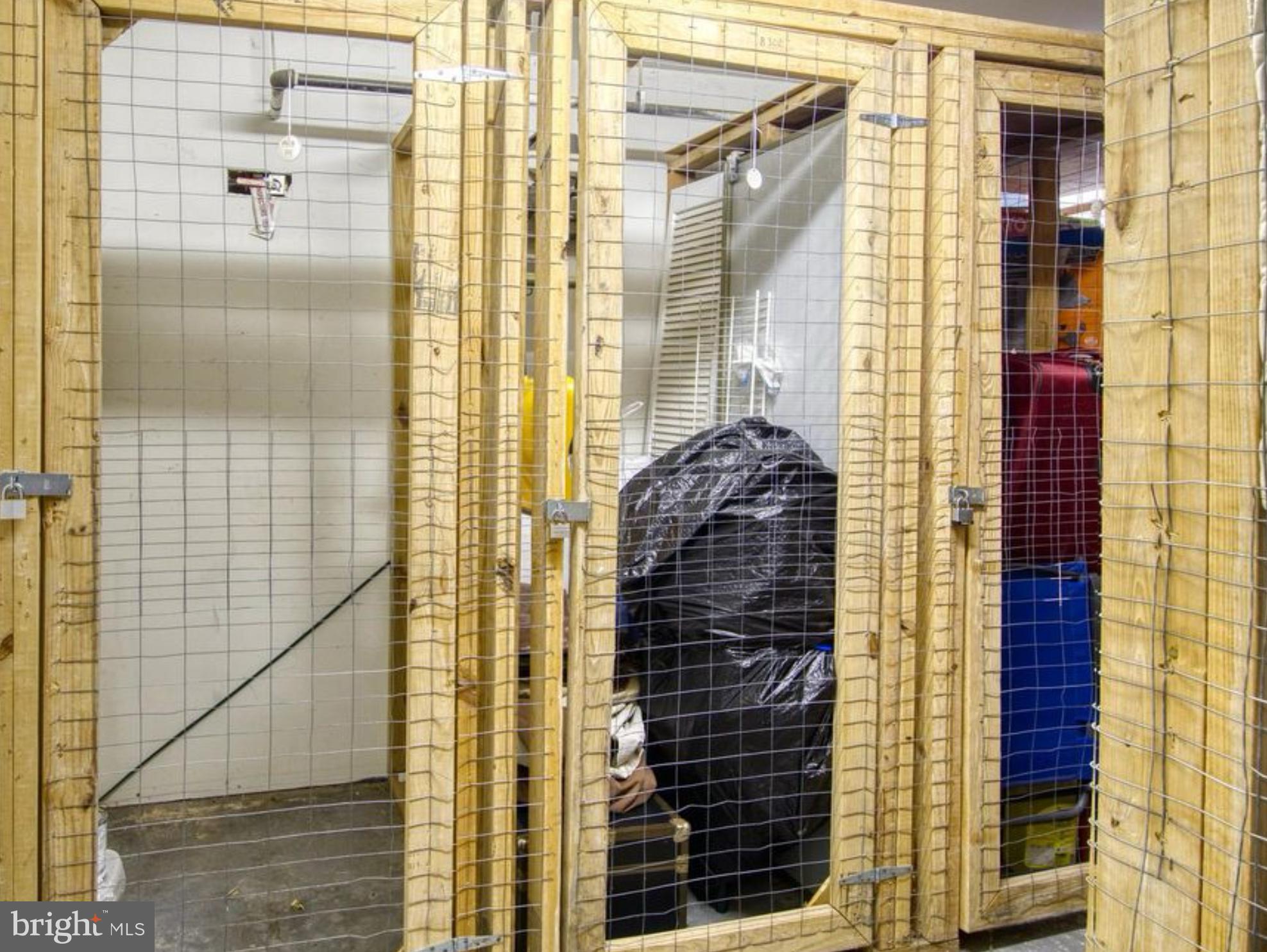 LAKESHORE CONDO - Residential