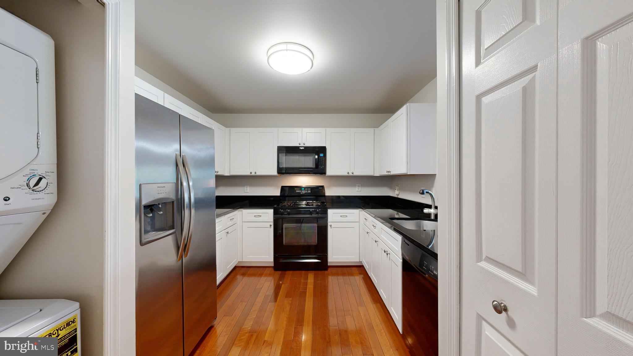 LAKESHORE CONDO - Residential