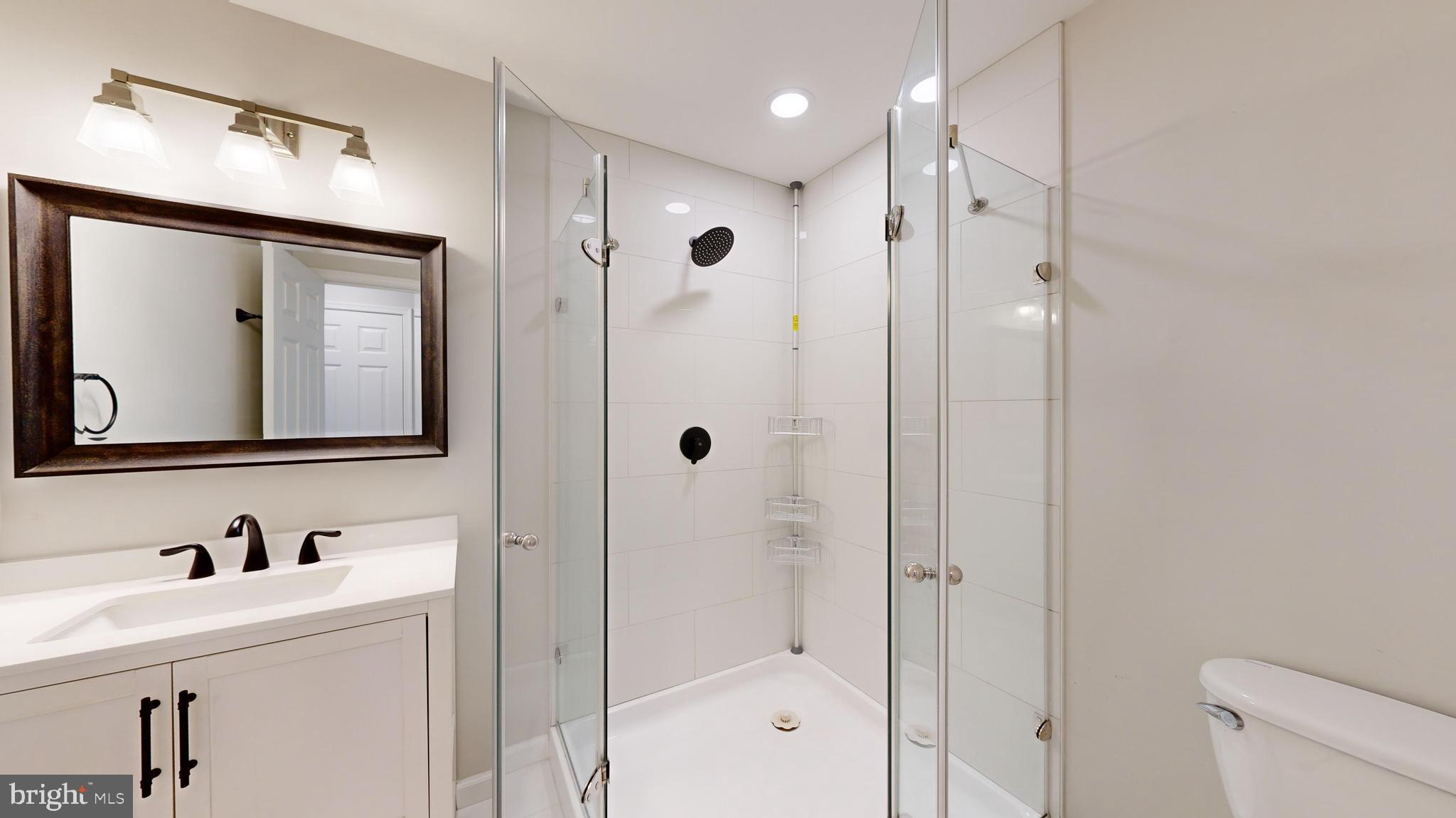 LAKESHORE CONDO - Residential