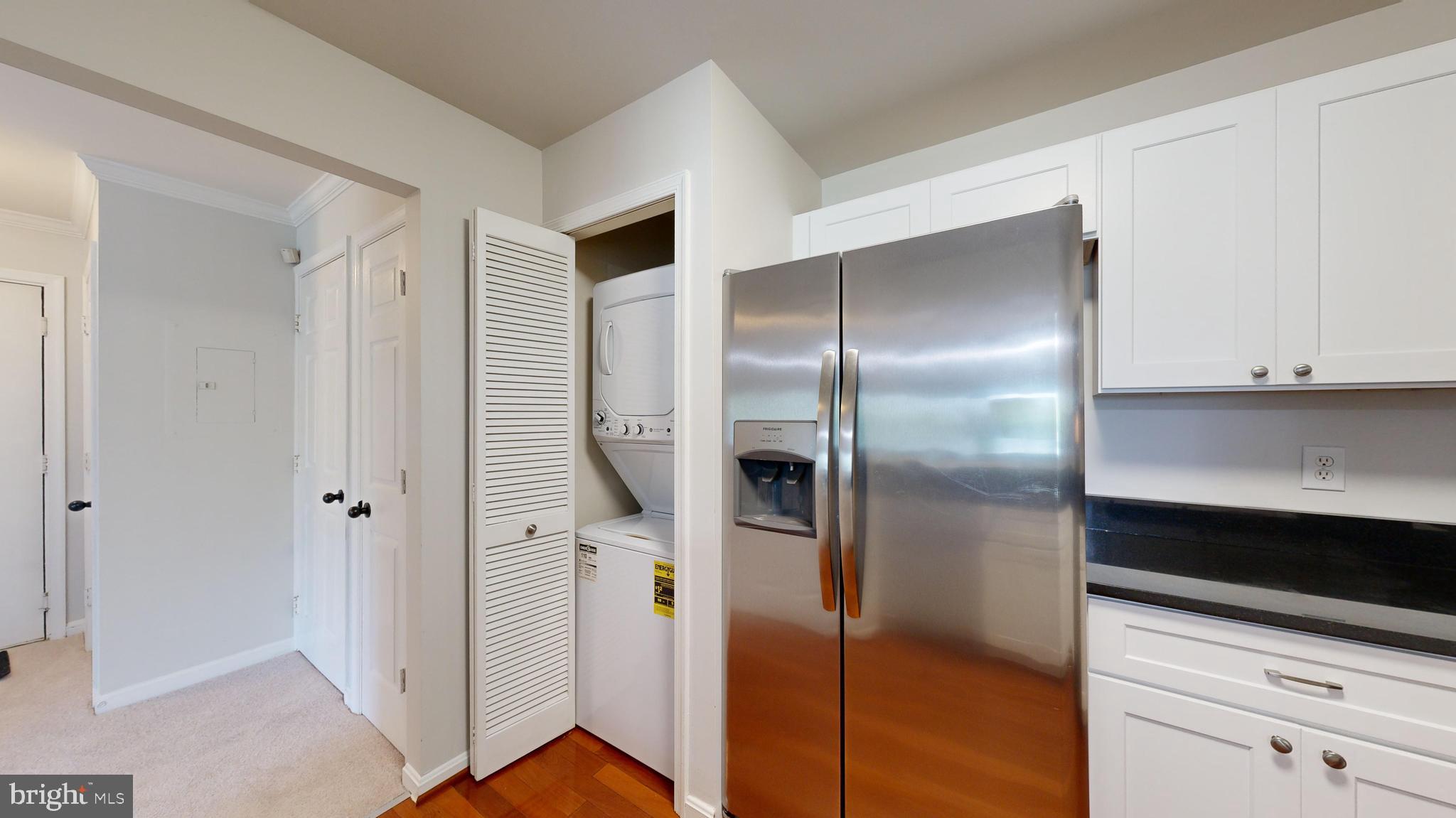 LAKESHORE CONDO - Residential