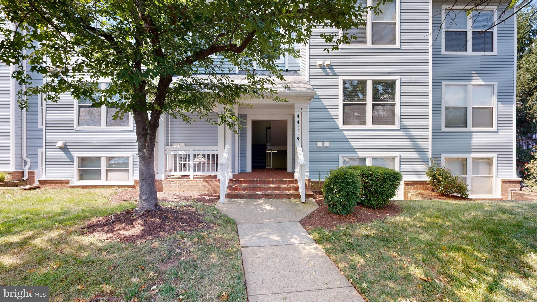 LAKESHORE CONDO - Residential