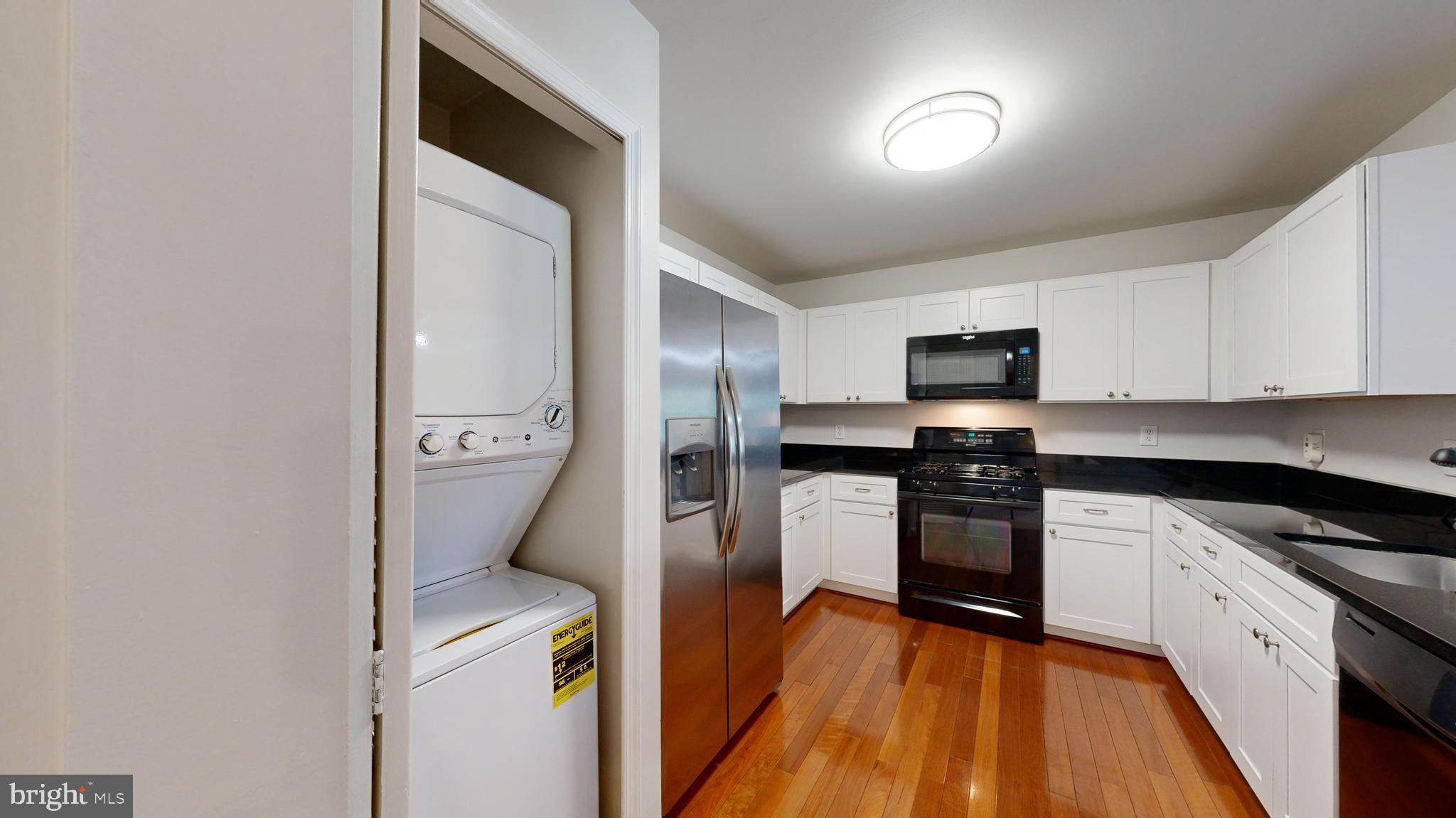 LAKESHORE CONDO - Residential