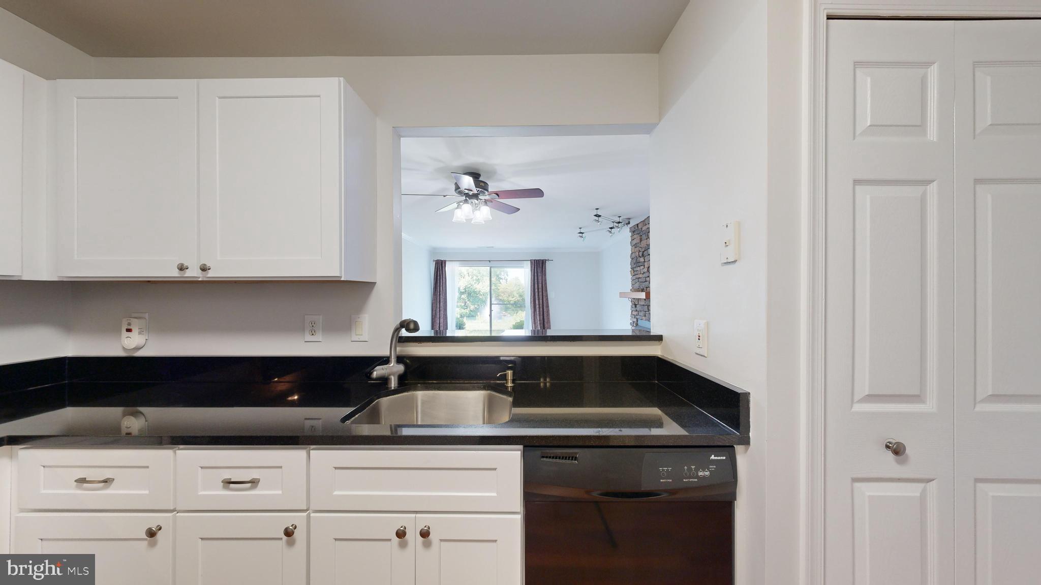 LAKESHORE CONDO - Residential