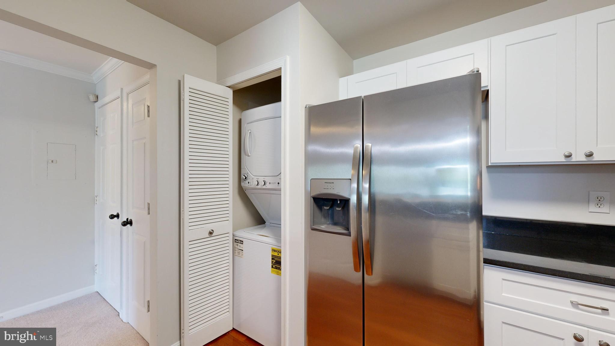 LAKESHORE CONDO - Residential