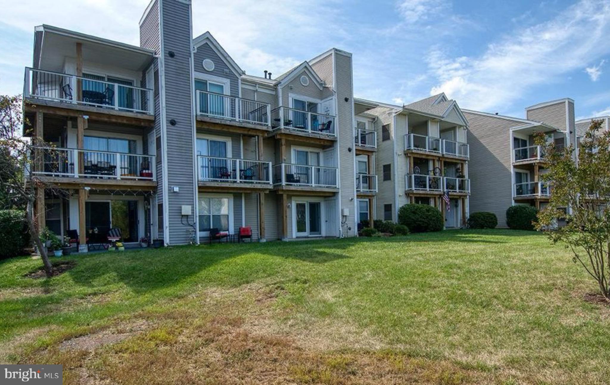 LAKESHORE CONDO - Residential