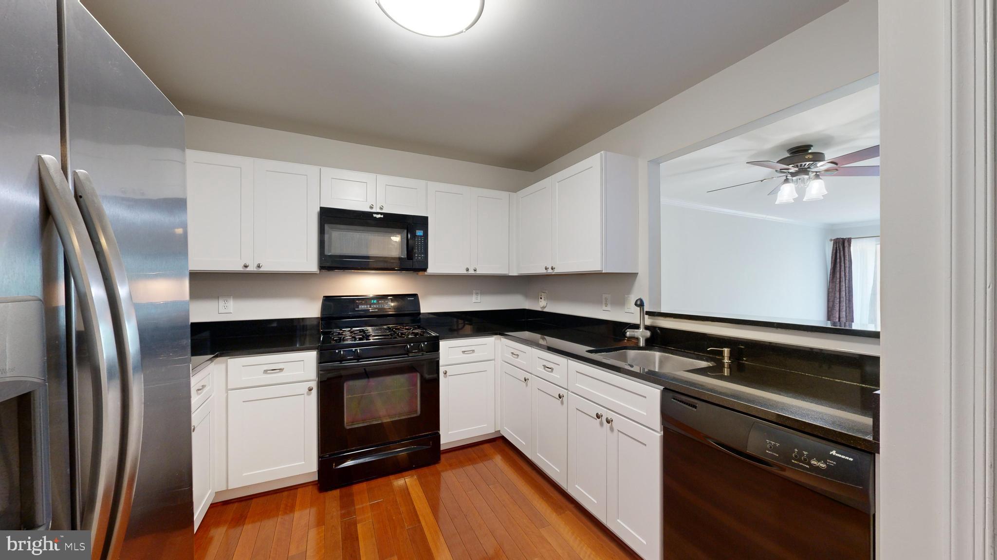 LAKESHORE CONDO - Residential