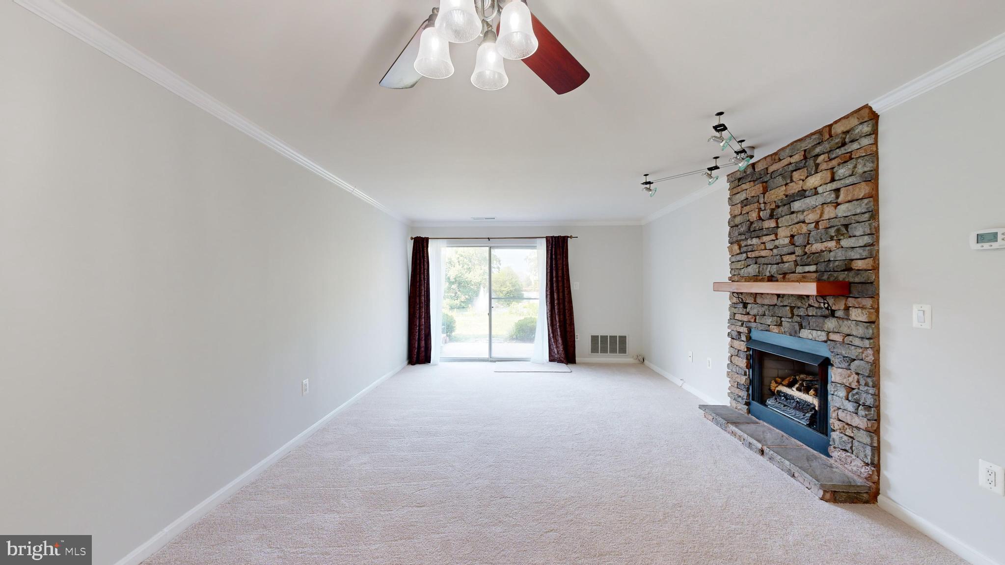 LAKESHORE CONDO - Residential