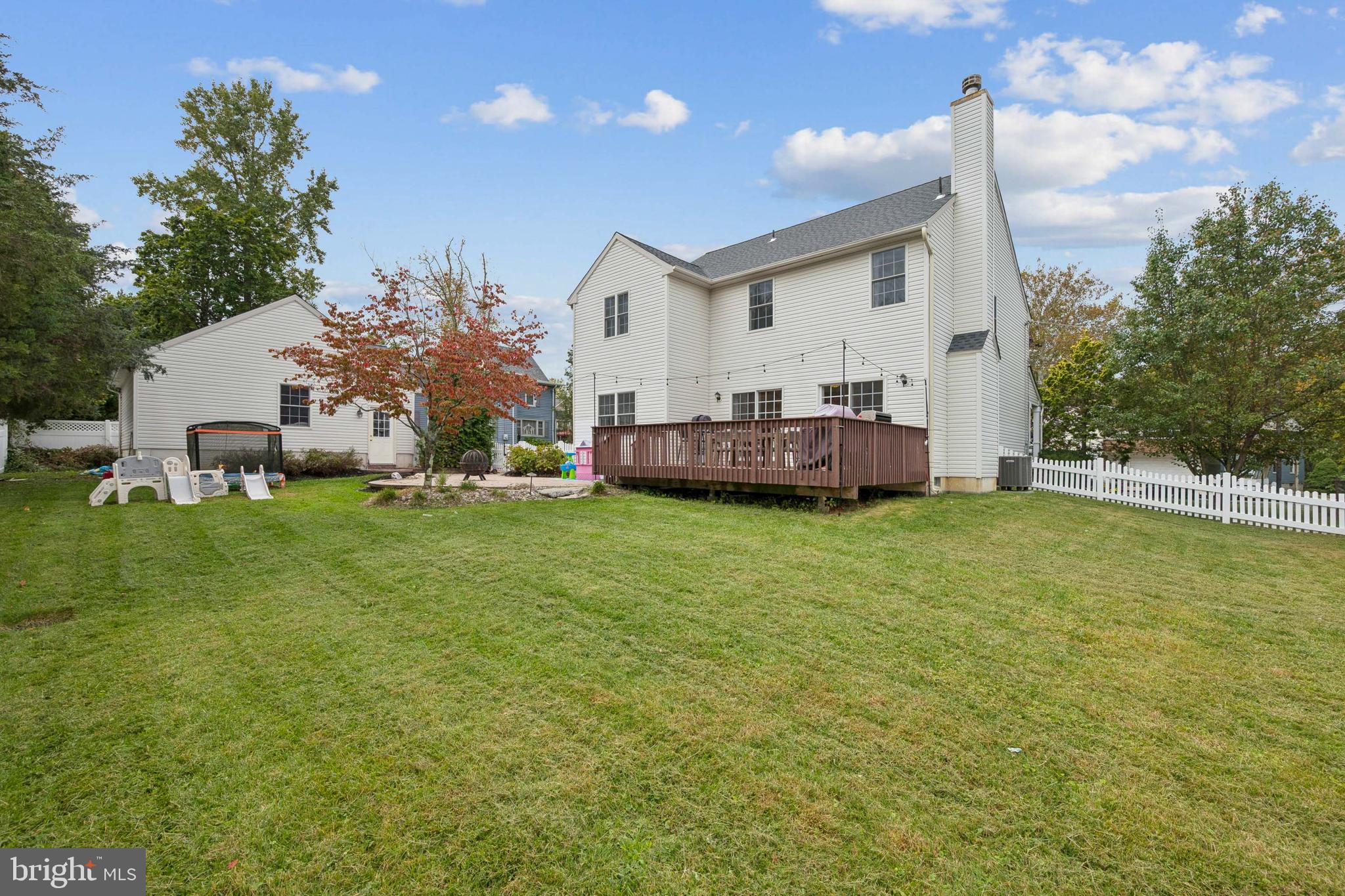 MEDFORD VILLAGE - Residential