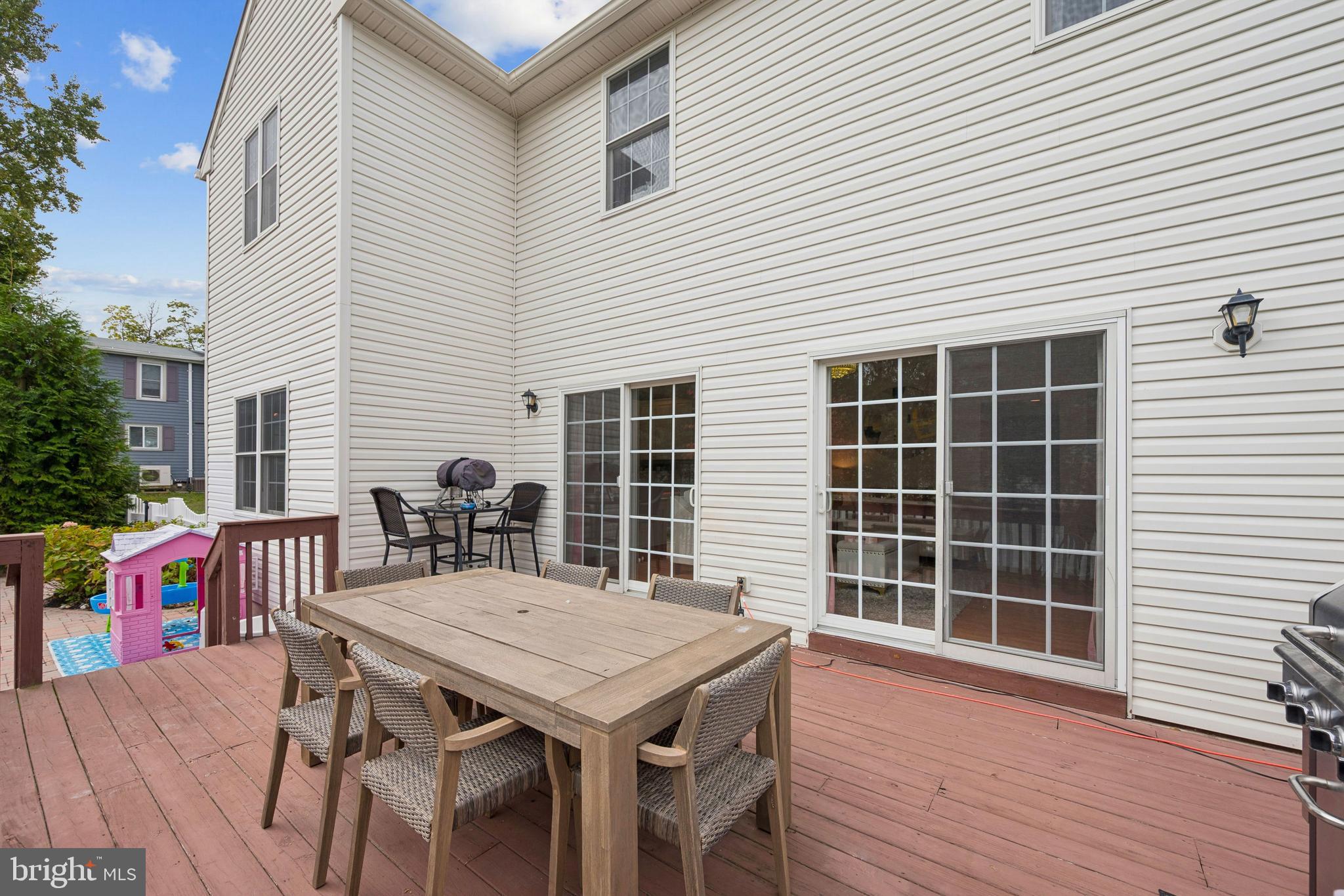 MEDFORD VILLAGE - Residential