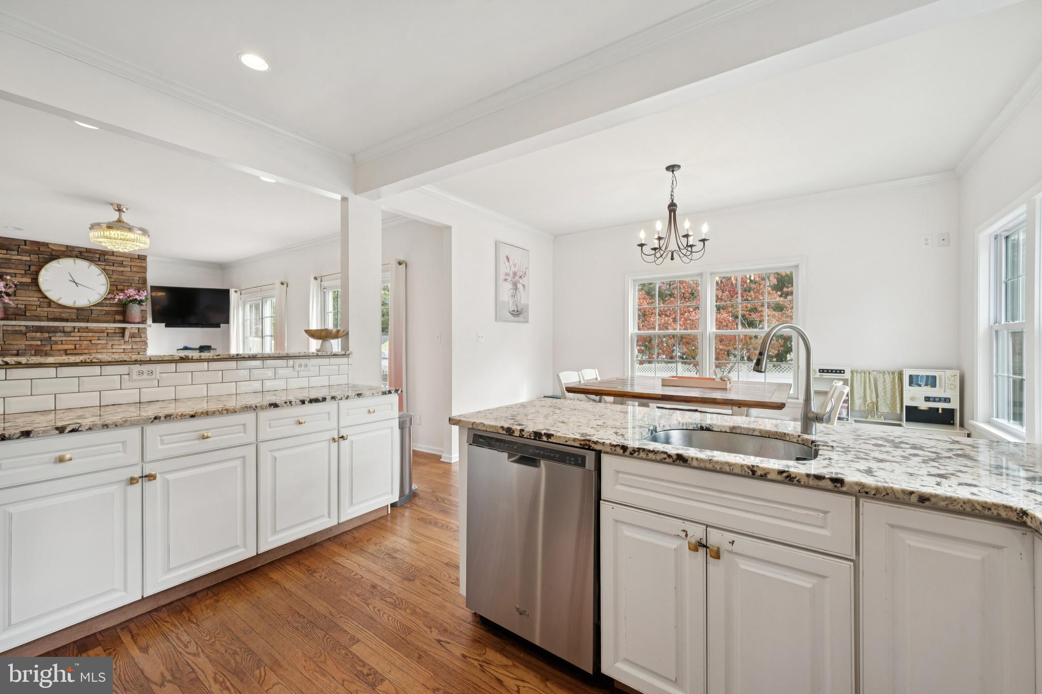 MEDFORD VILLAGE - Residential