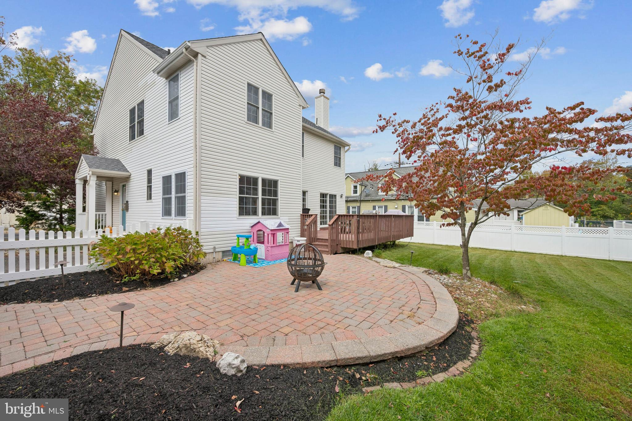 MEDFORD VILLAGE - Residential