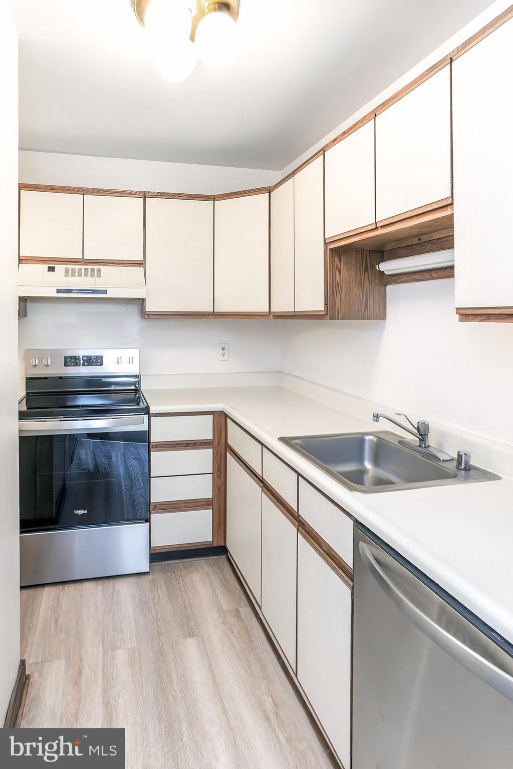 WARREN LODGE CONDOMINIUMS - Residential