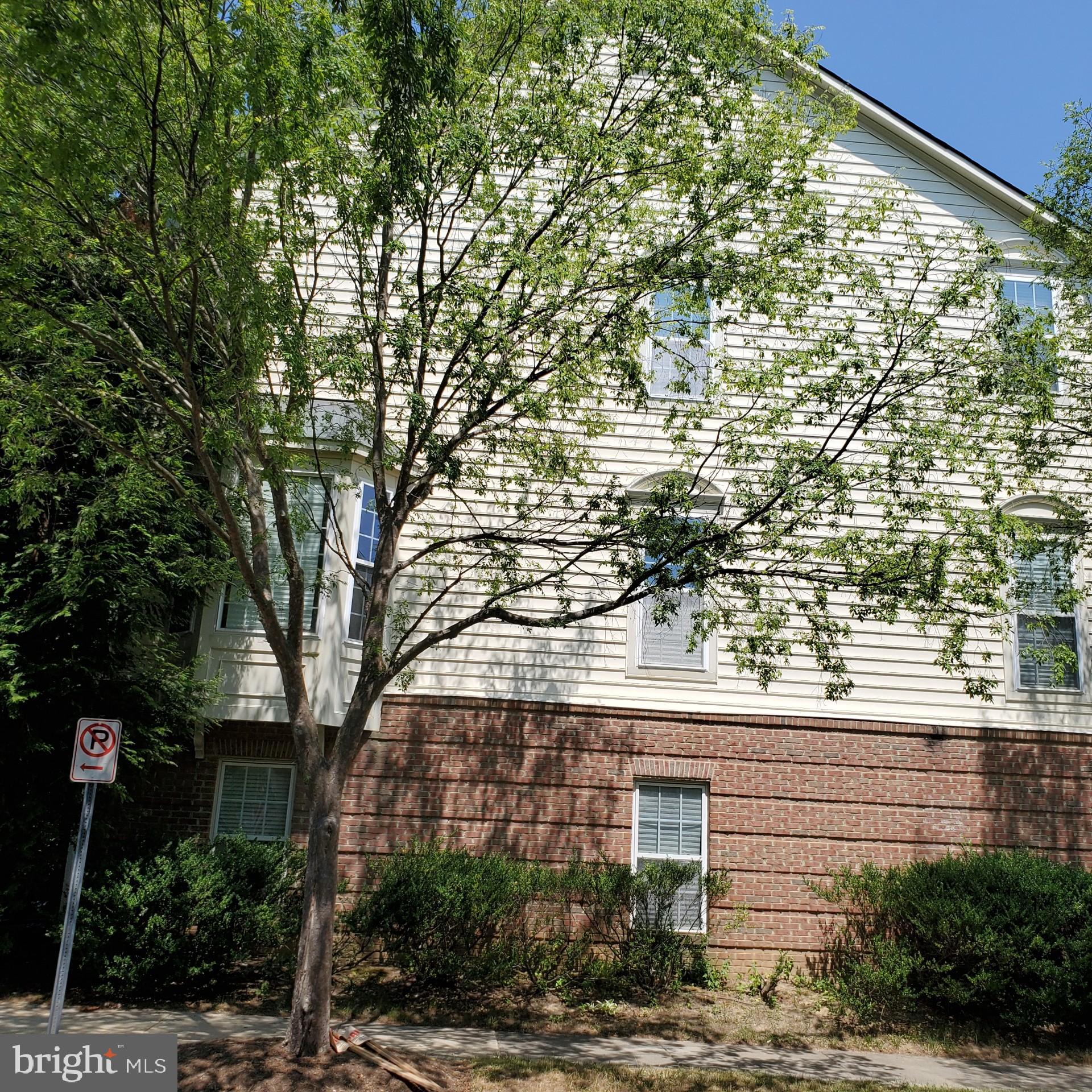 LAKELANDS - Residential Lease