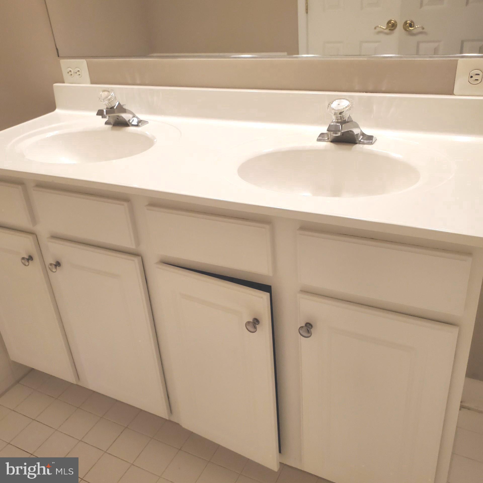 LAKELANDS - Residential Lease