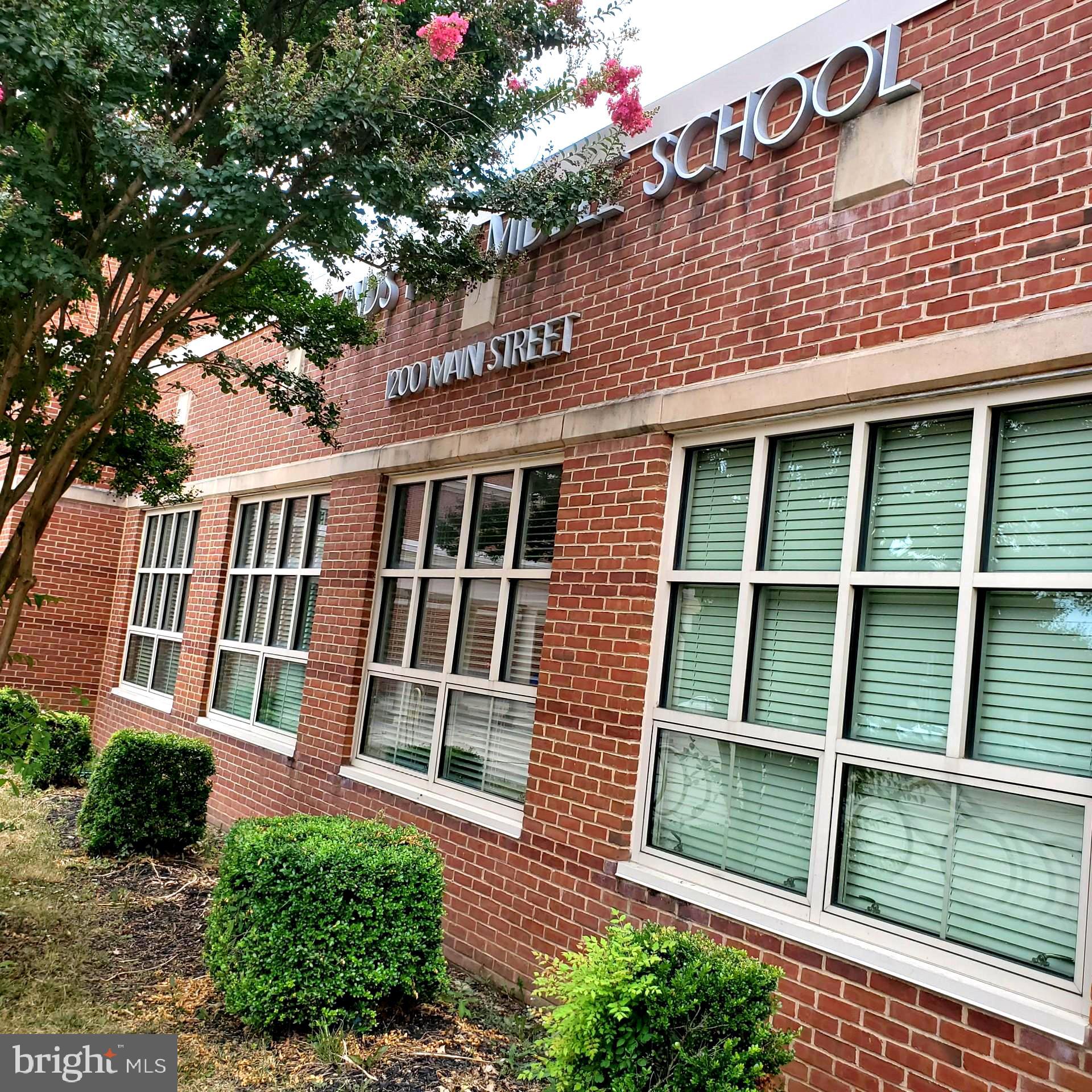 LAKELANDS - Residential Lease