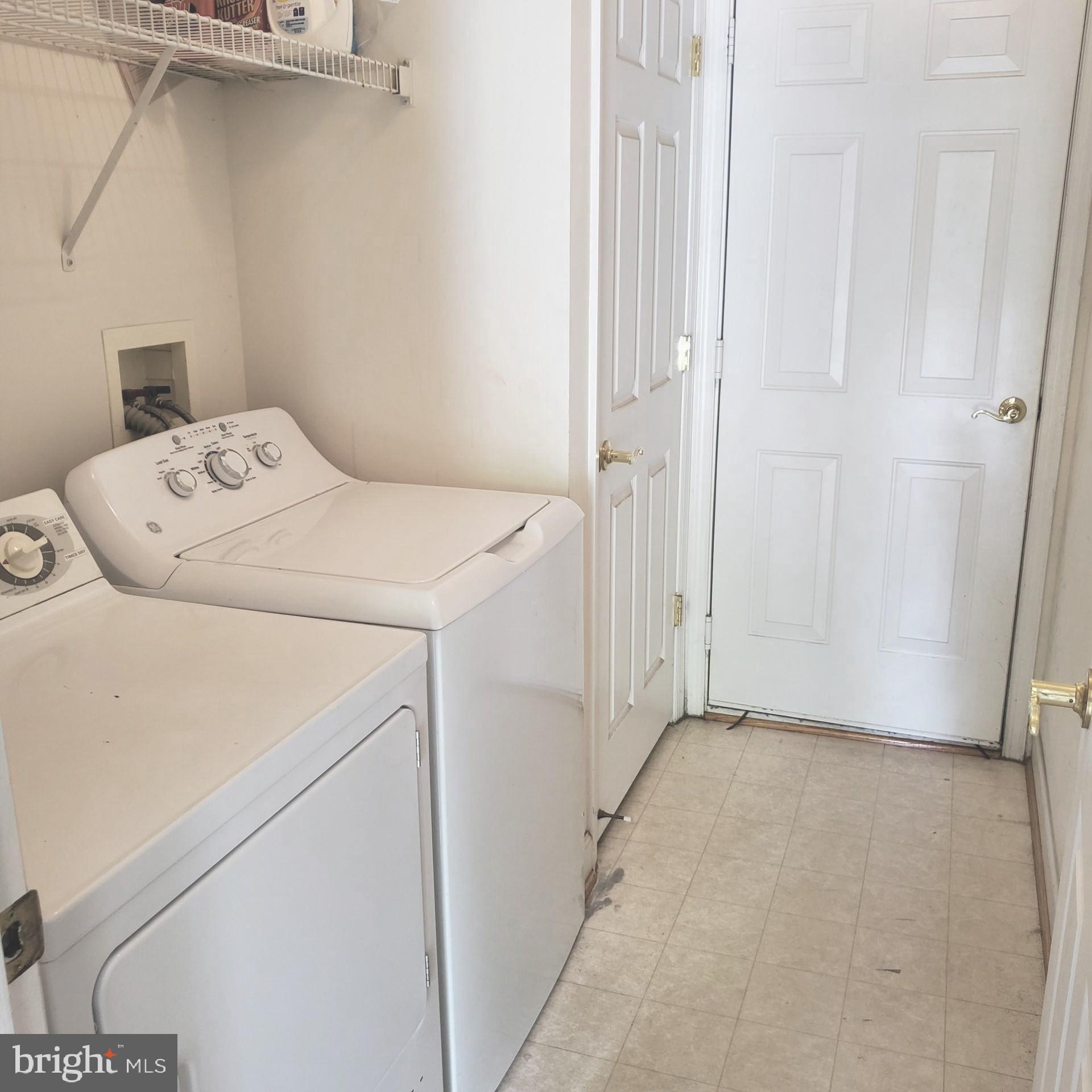 LAKELANDS - Residential Lease