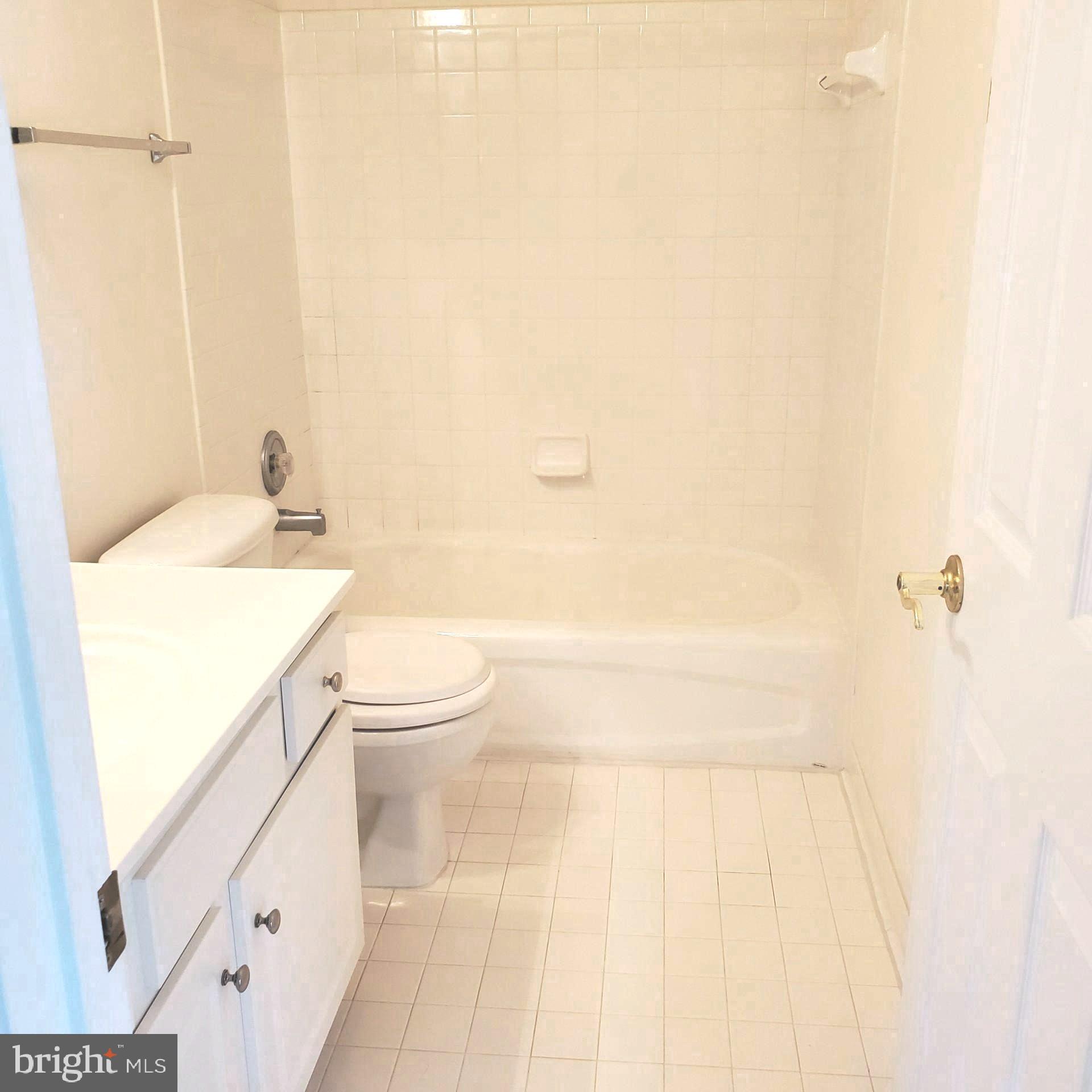 LAKELANDS - Residential Lease