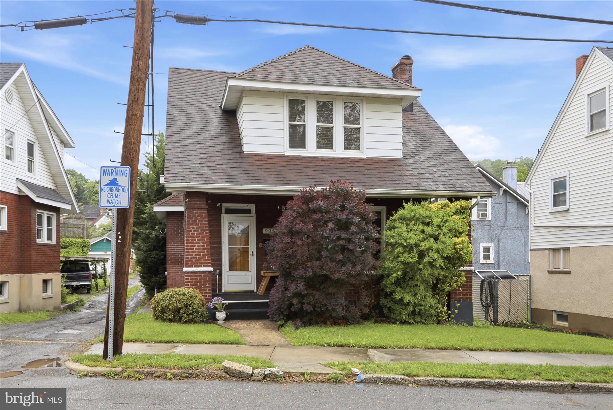 905 FAYETTE STREET